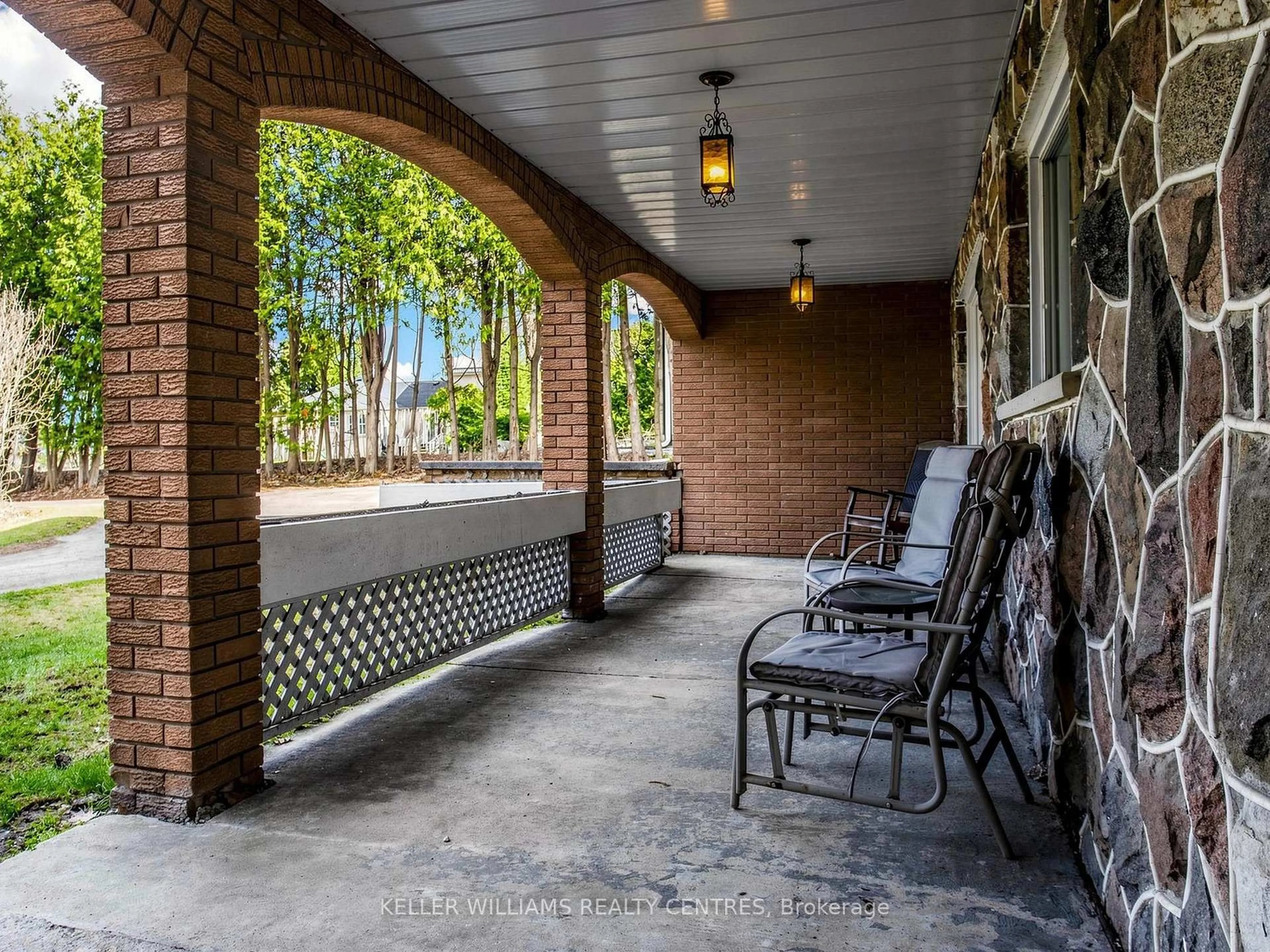 Patio, street for 13492 Highway 48 Highway, Whitchurch-Stouffville Ontario L4A 7X3