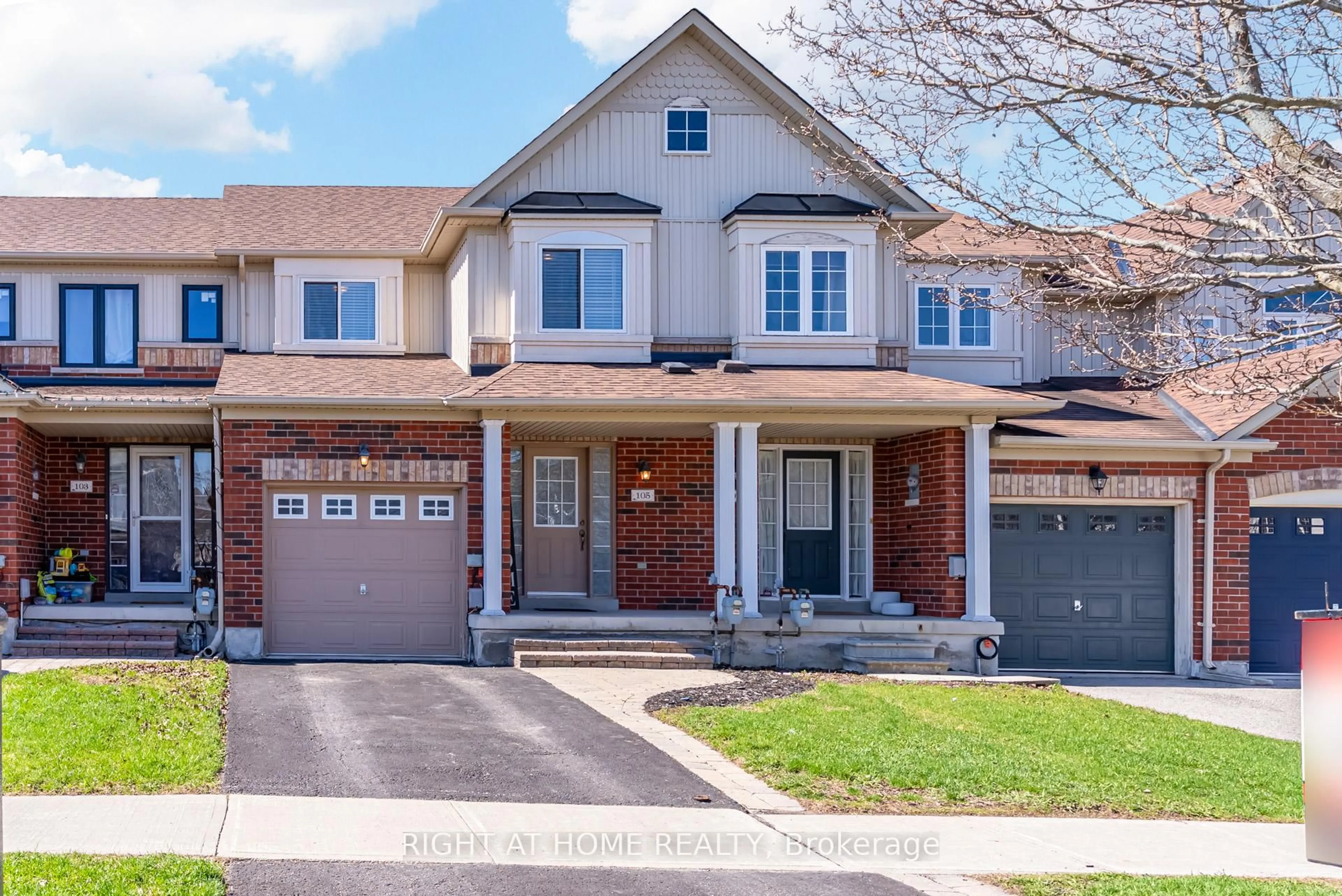Home with brick exterior material, street for 105 Hammill Hts, East Gwillimbury Ontario L0G 1M0