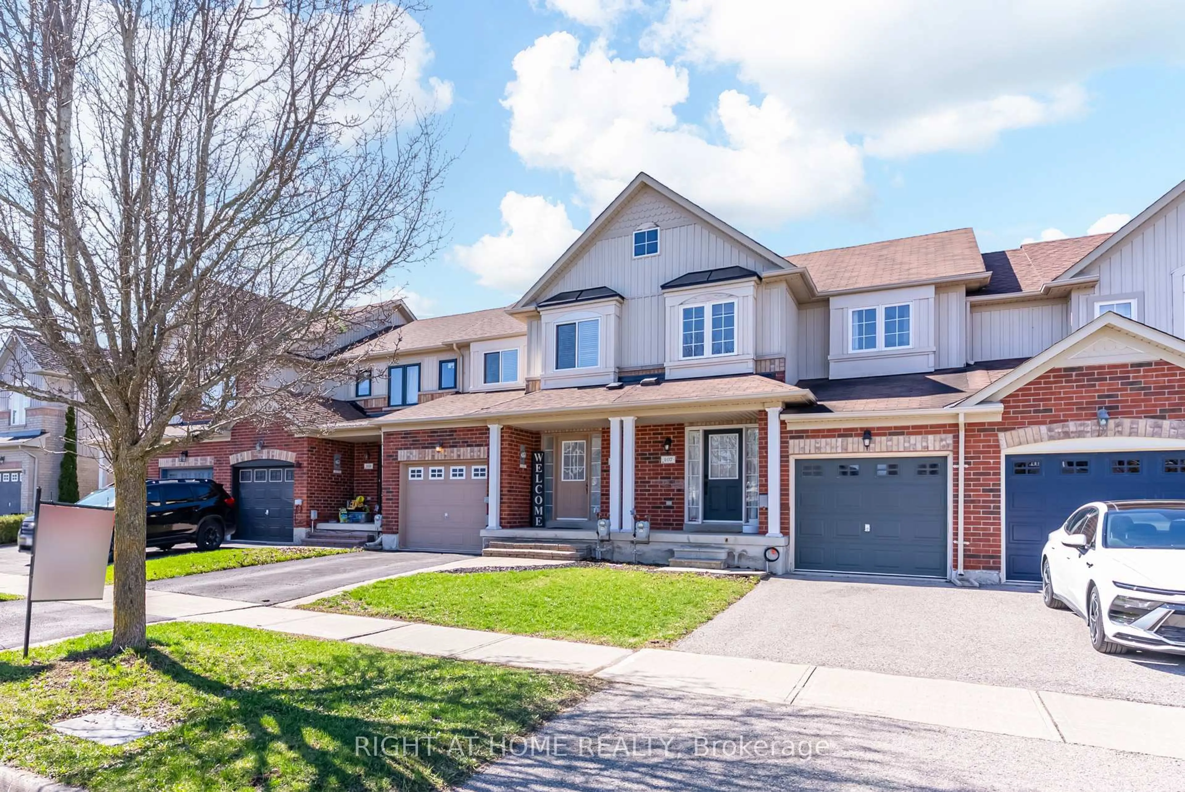 Home with brick exterior material, street for 105 Hammill Hts, East Gwillimbury Ontario L0G 1M0