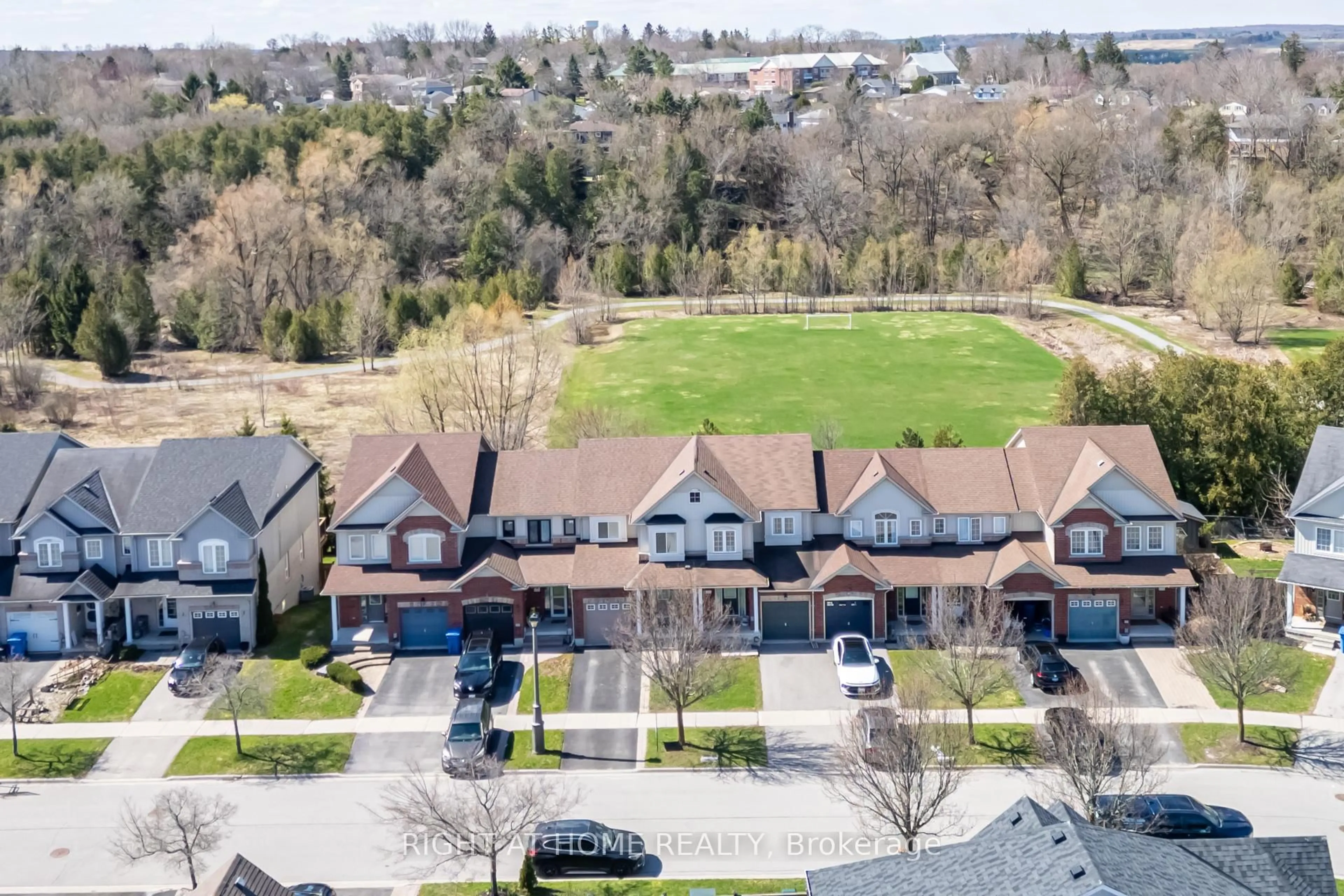 A pic from outside/outdoor area/front of a property/back of a property/a pic from drone, unknown for 105 Hammill Hts, East Gwillimbury Ontario L0G 1M0