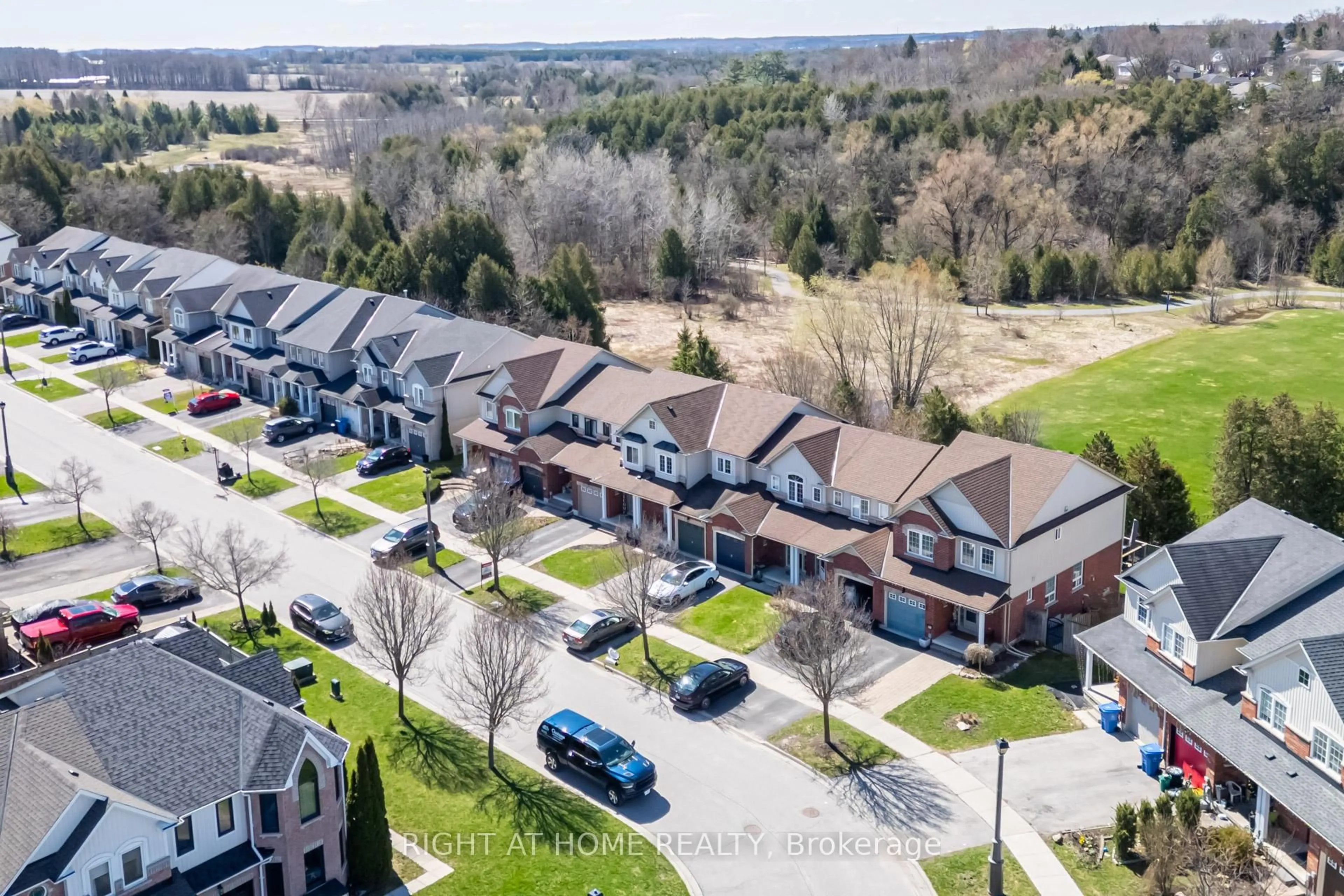 A pic from outside/outdoor area/front of a property/back of a property/a pic from drone, street for 105 Hammill Hts, East Gwillimbury Ontario L0G 1M0
