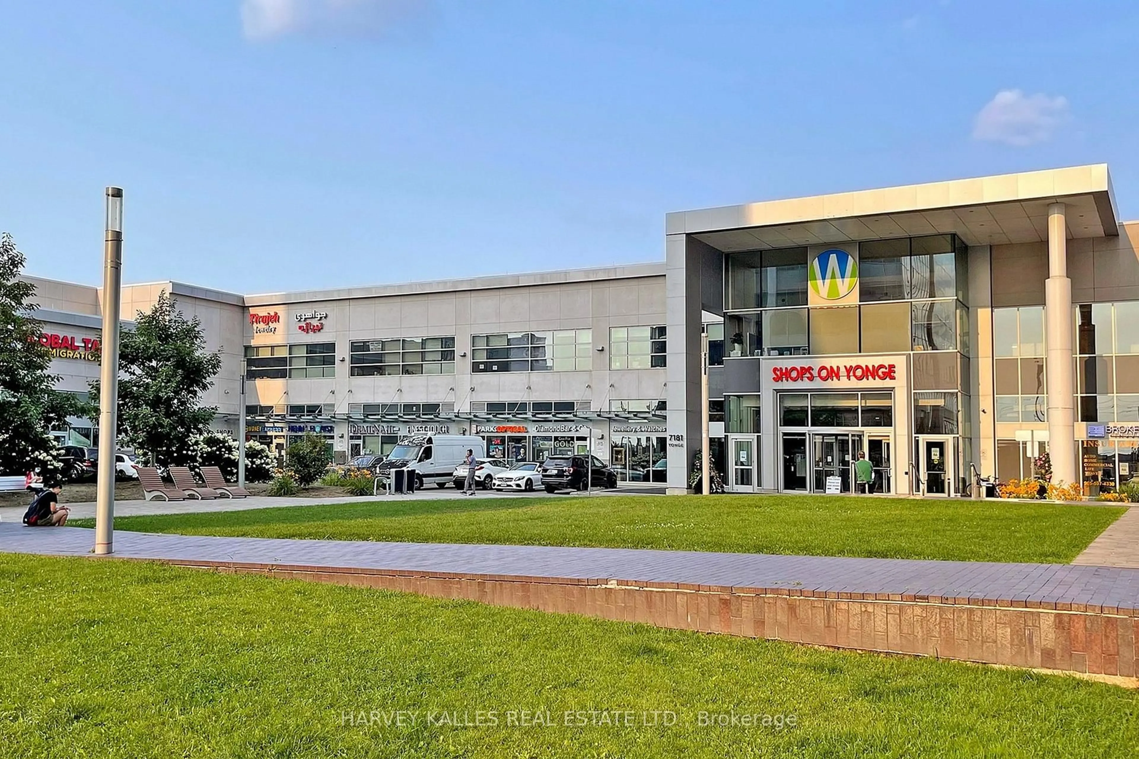 Indoor foyer for 7167 Yonge St #1511, Markham Ontario L3T 0E1