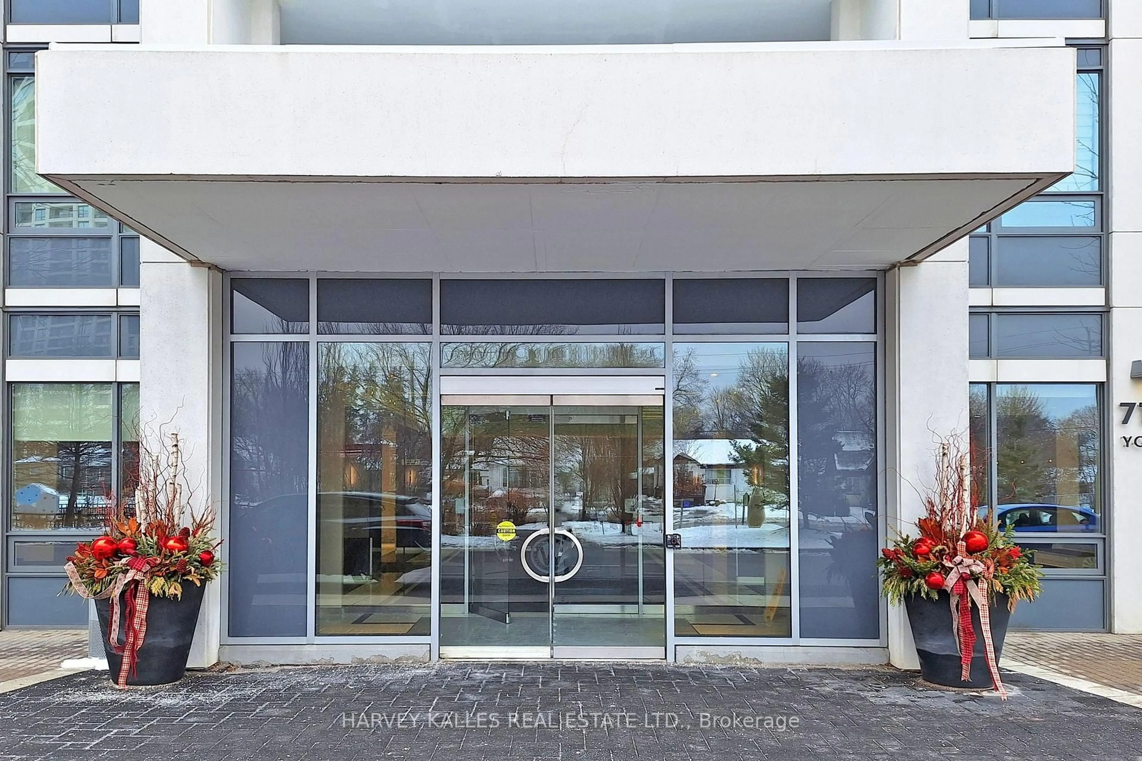 Indoor foyer for 7167 Yonge St #1511, Markham Ontario L3T 0E1