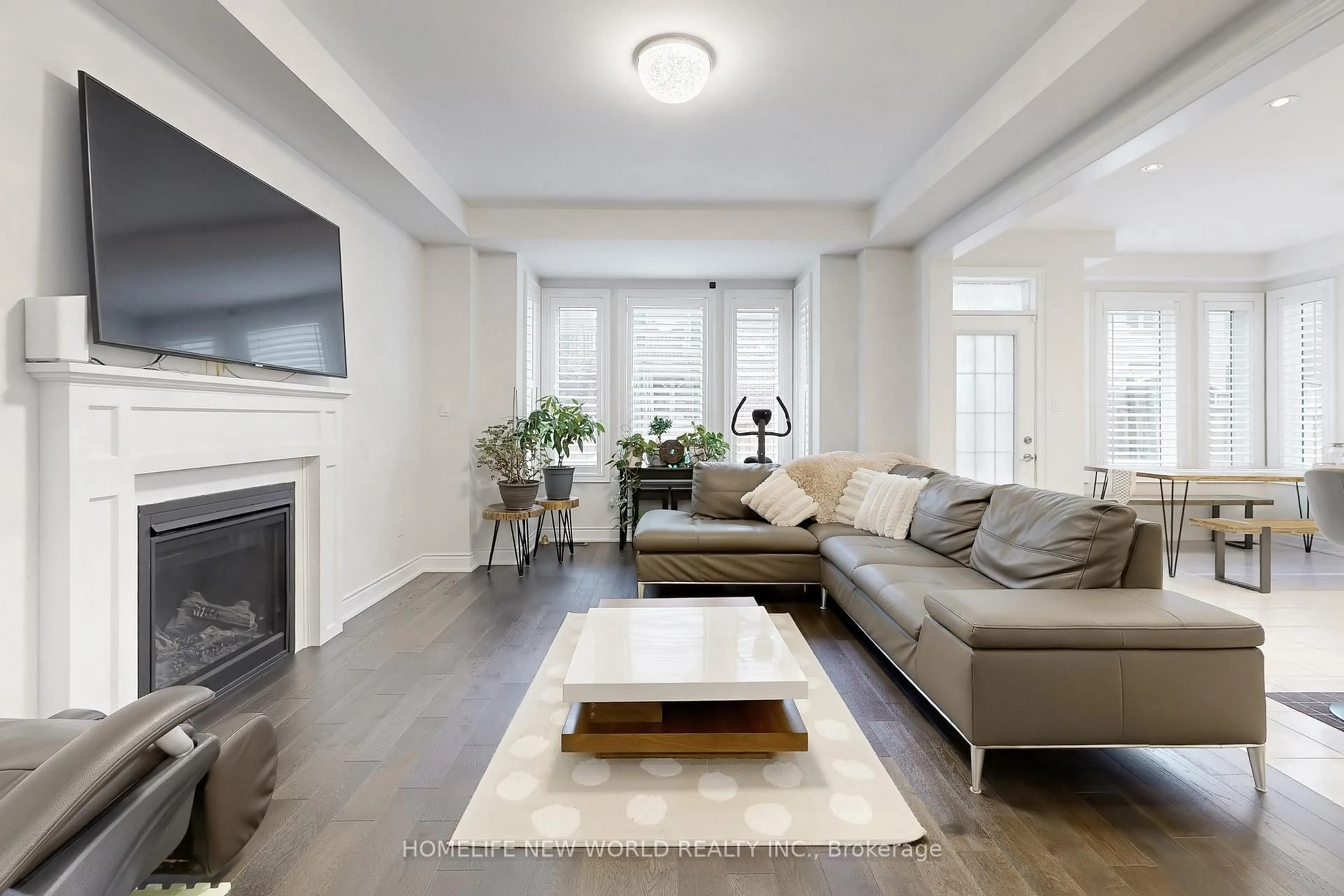 Living room with furniture, unknown for 50 Ben Sinclair Ave, East Gwillimbury Ontario L9N 0S2