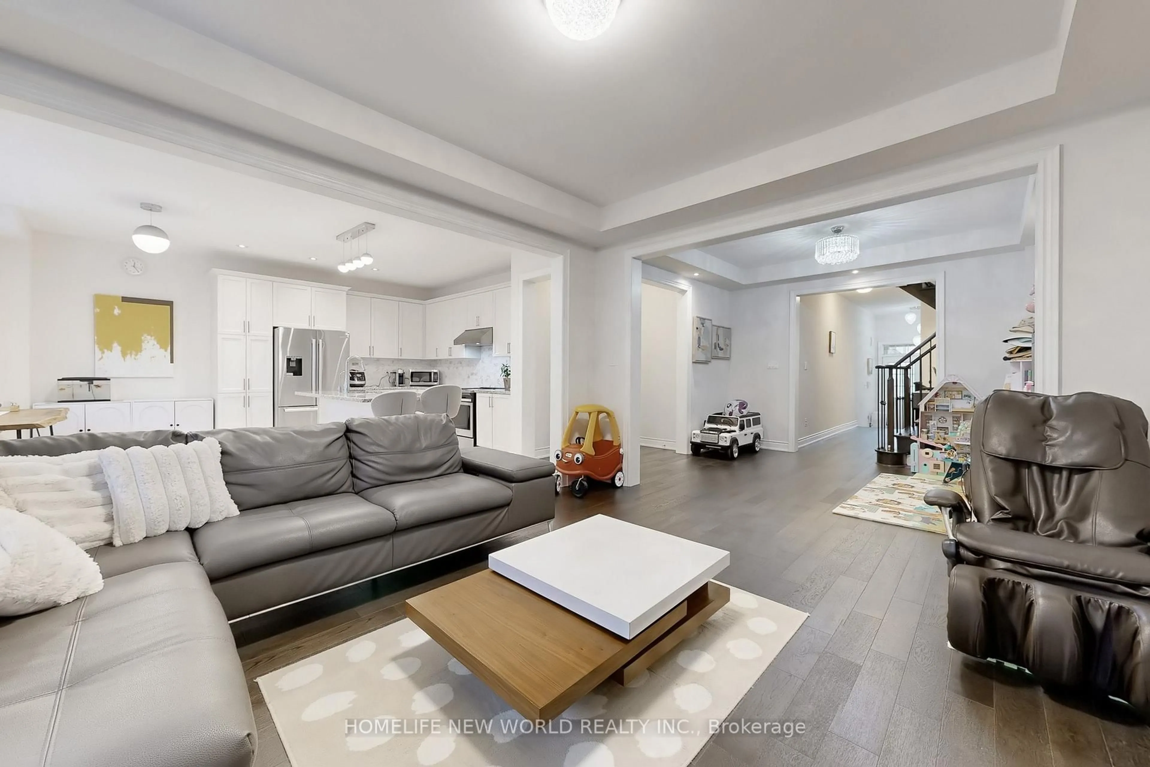 Living room with furniture, unknown for 50 Ben Sinclair Ave, East Gwillimbury Ontario L9N 0S2