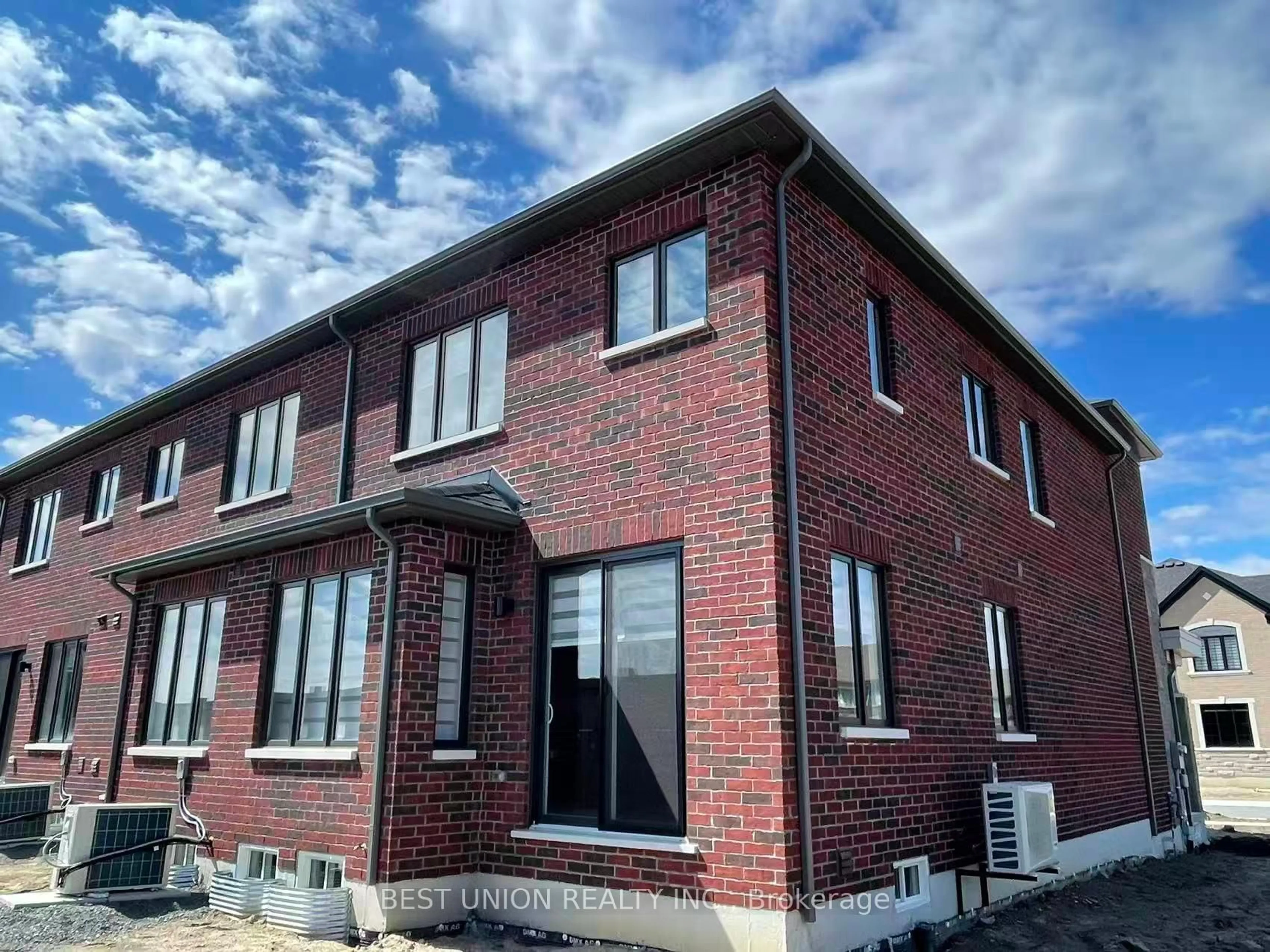 Home with brick exterior material, building for 70 Tipp Dr, Richmond Hill Ontario L4E 1J3