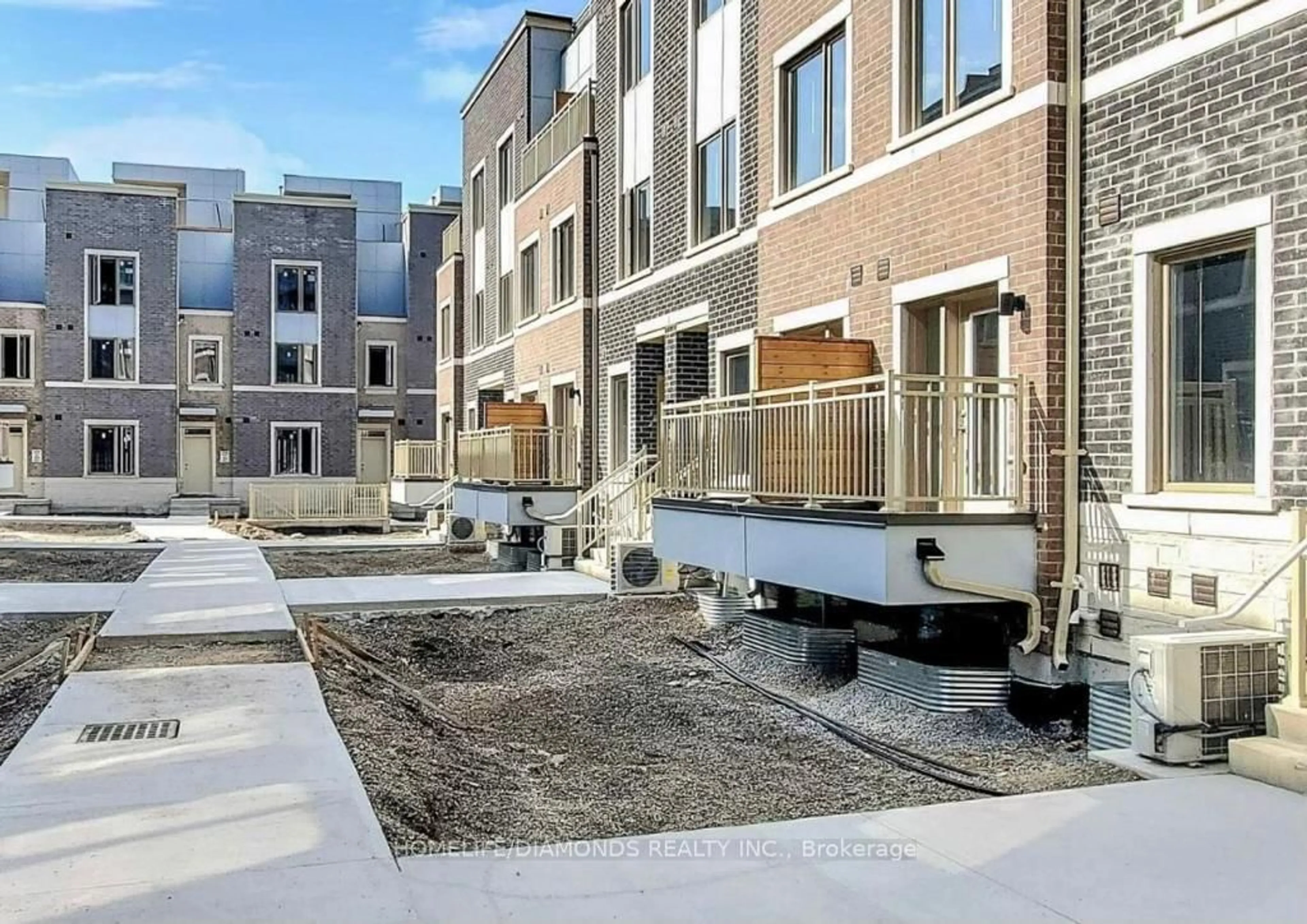 Patio, street for 31 HONEYCRISP Cres #68, Vaughan Ontario L4K 0N6