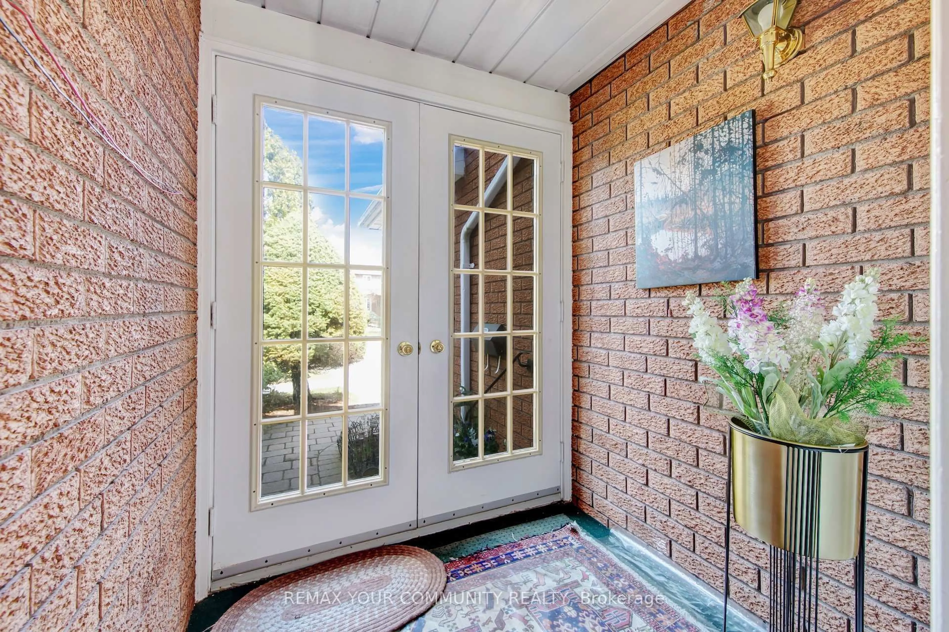 Indoor entryway for 34 Leicester Rd, Richmond Hill Ontario L4B 3V5