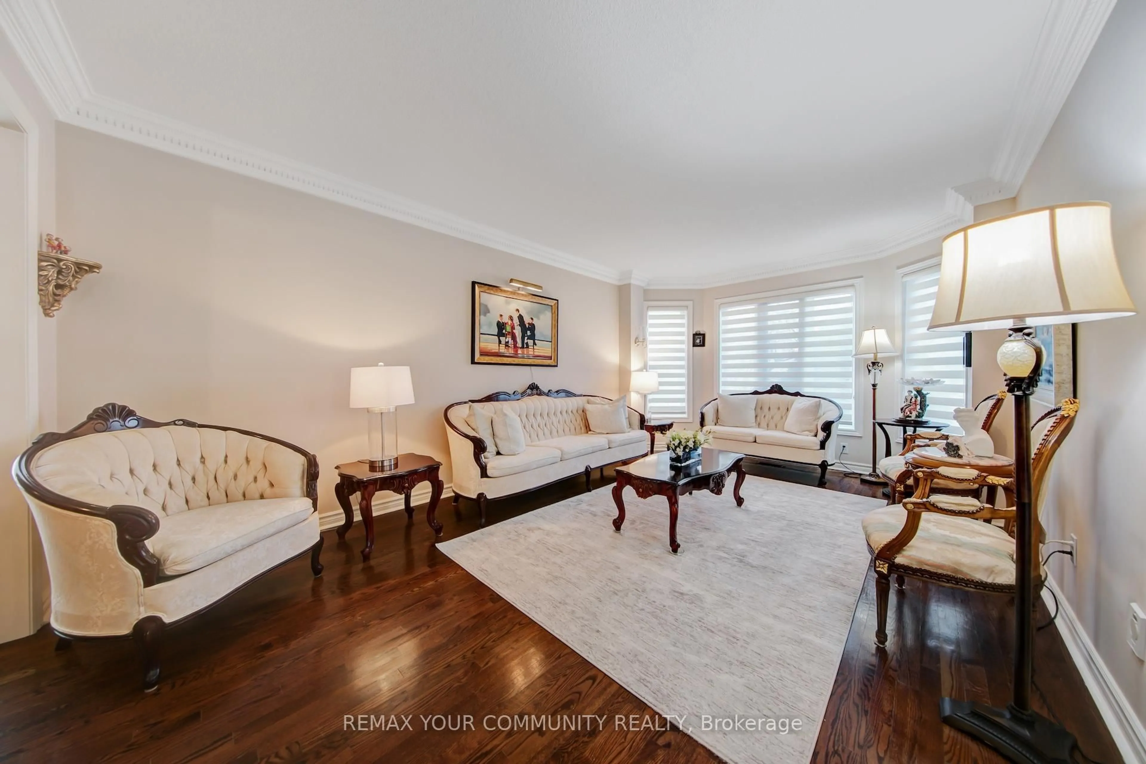 Living room with furniture, unknown for 34 Leicester Rd, Richmond Hill Ontario L4B 3V5