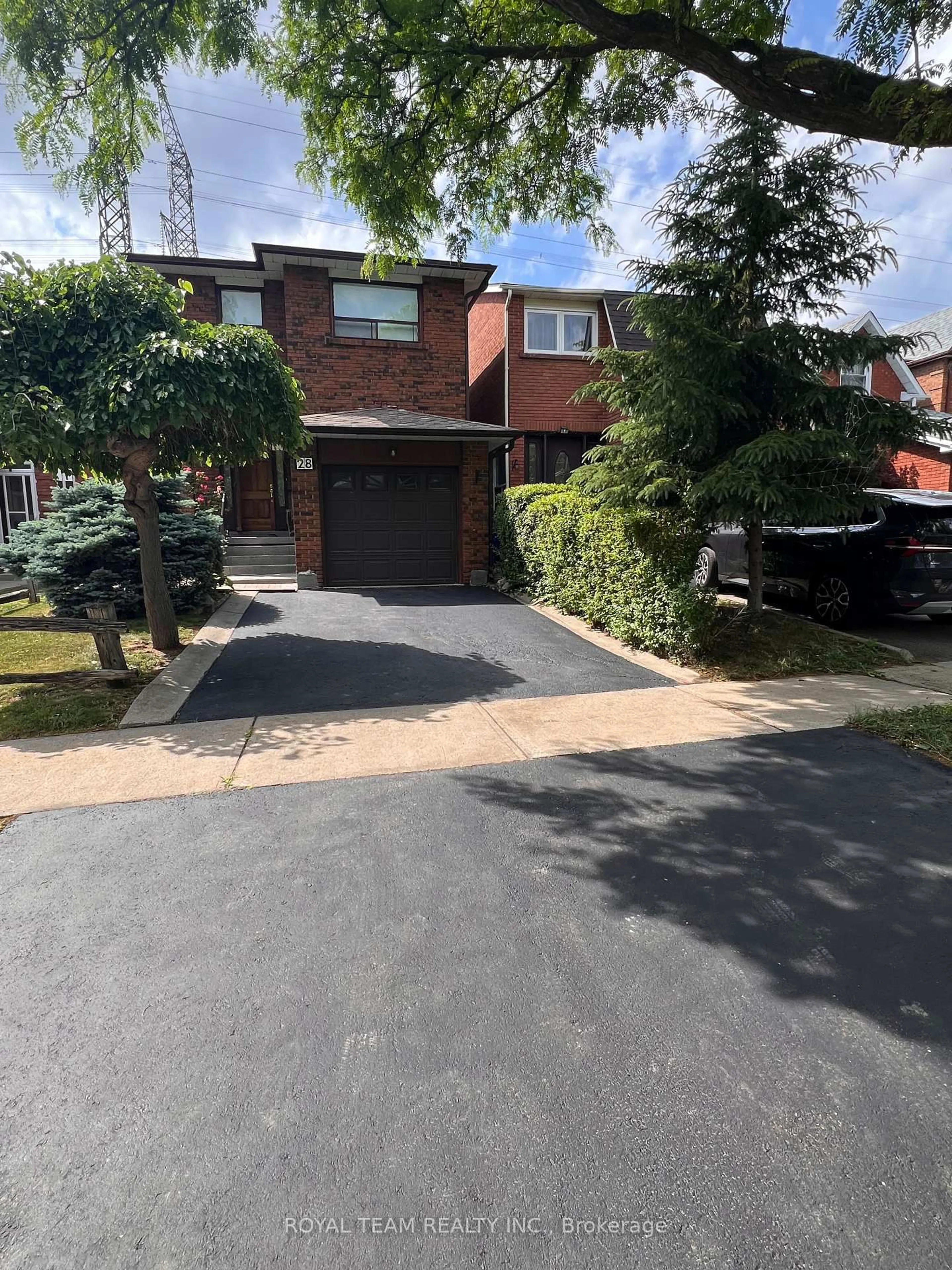 Home with brick exterior material, street for 28 Oakmount Cres, Vaughan Ontario L4K 2C3