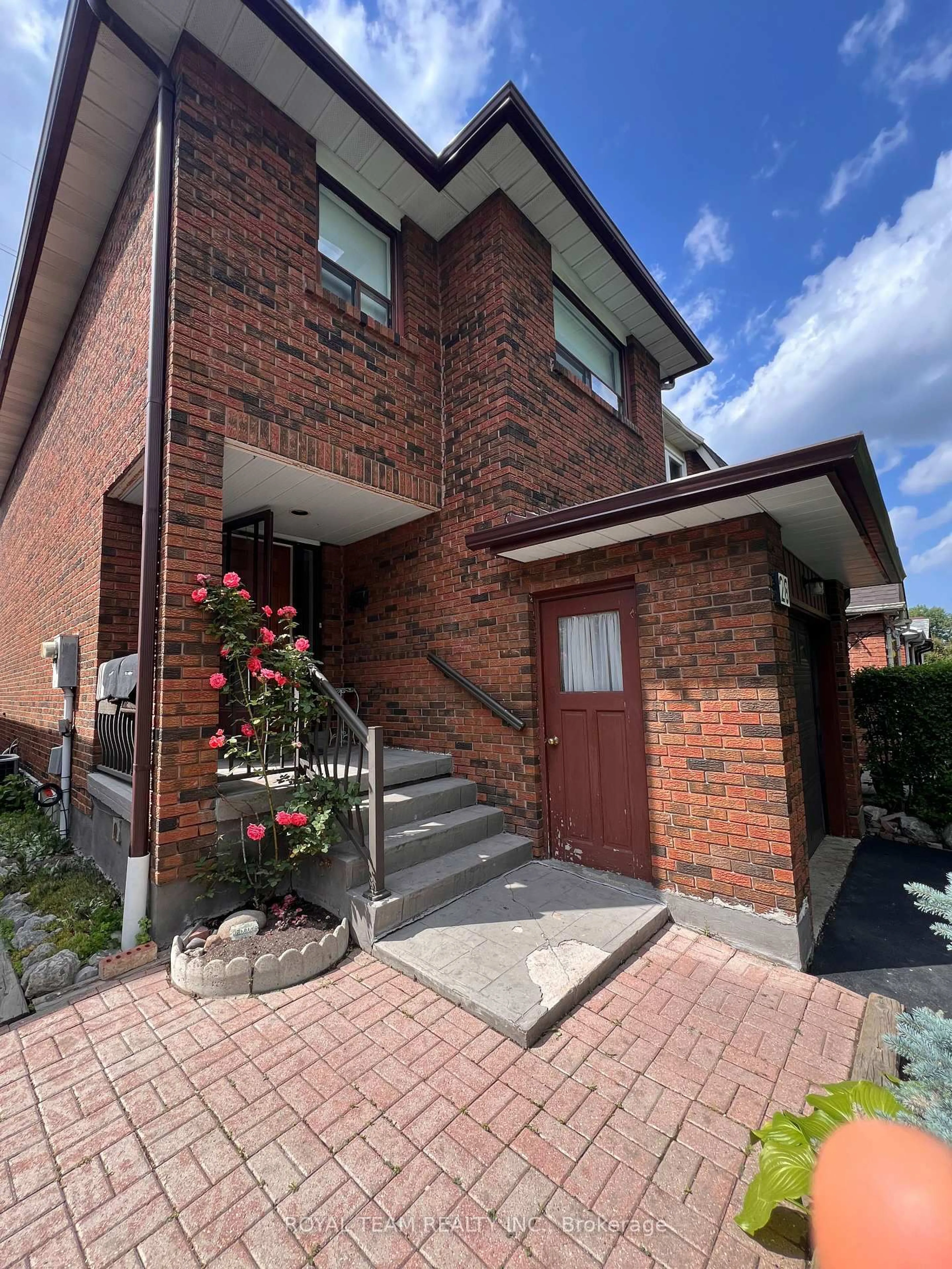Home with brick exterior material, street for 28 Oakmount Cres, Vaughan Ontario L4K 2C3
