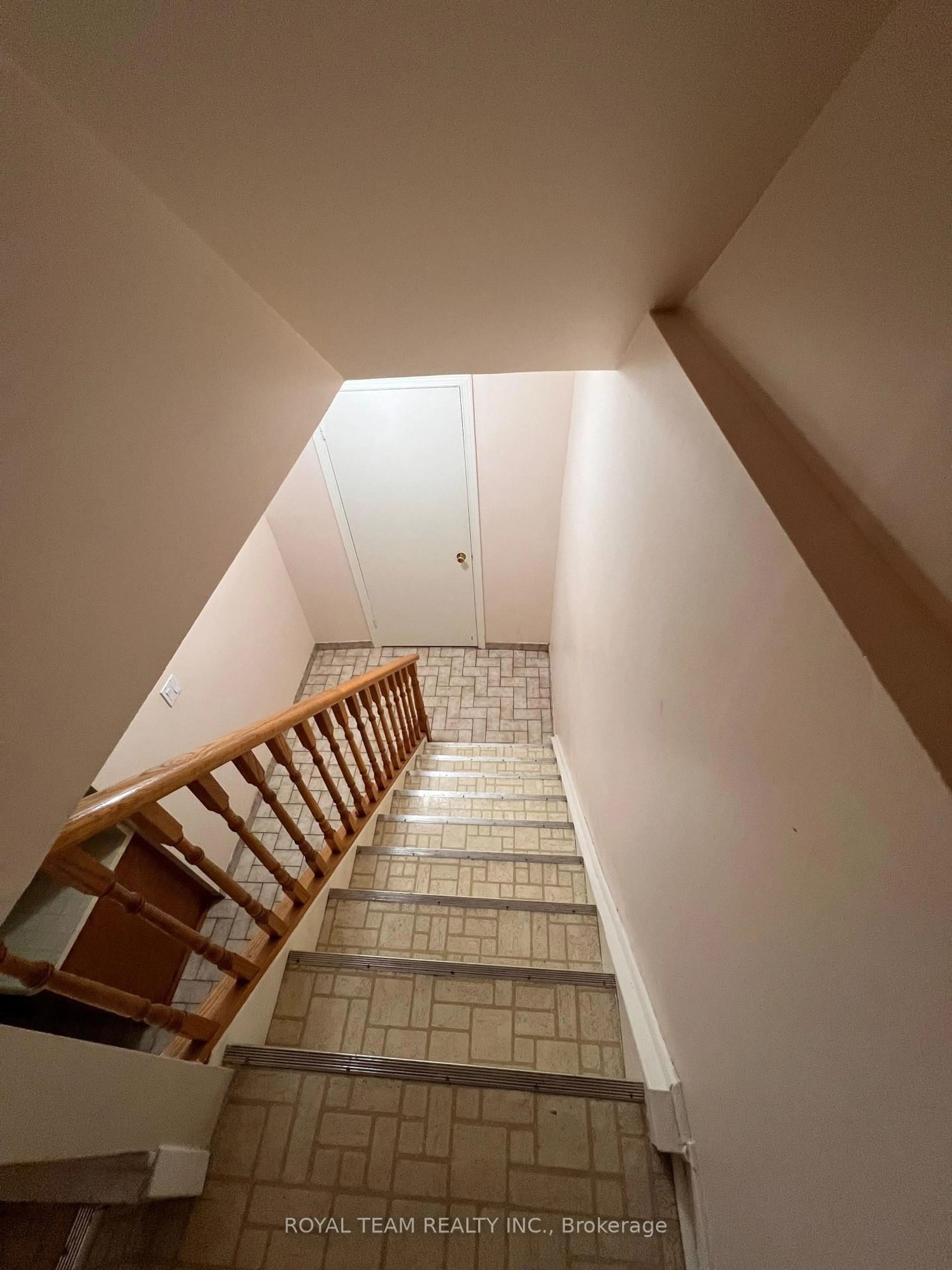 Stairs for 28 Oakmount Cres, Vaughan Ontario L4K 2C3