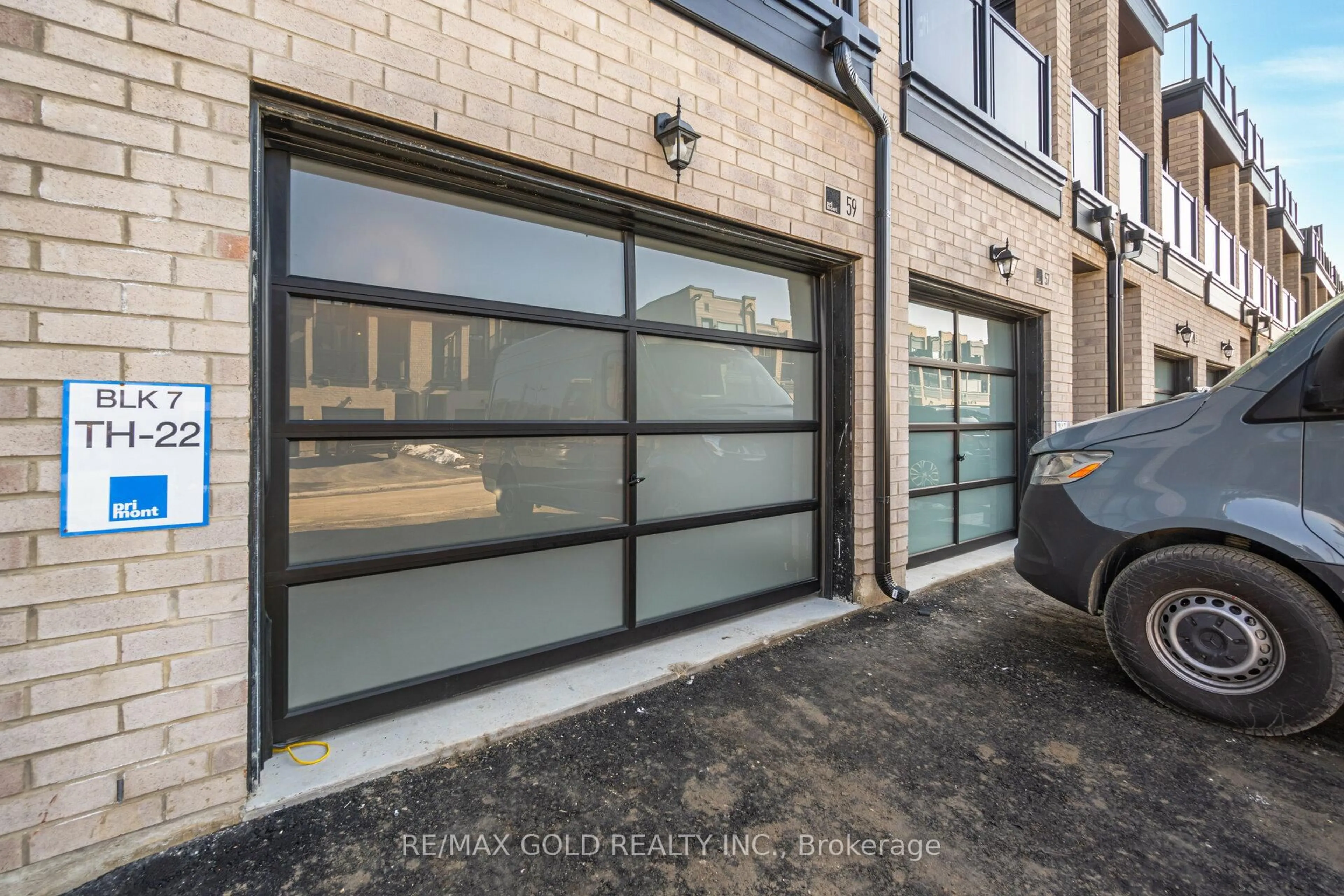 Indoor garage for 59 Mikayla Lane, Markham Ontario K6B 1R1