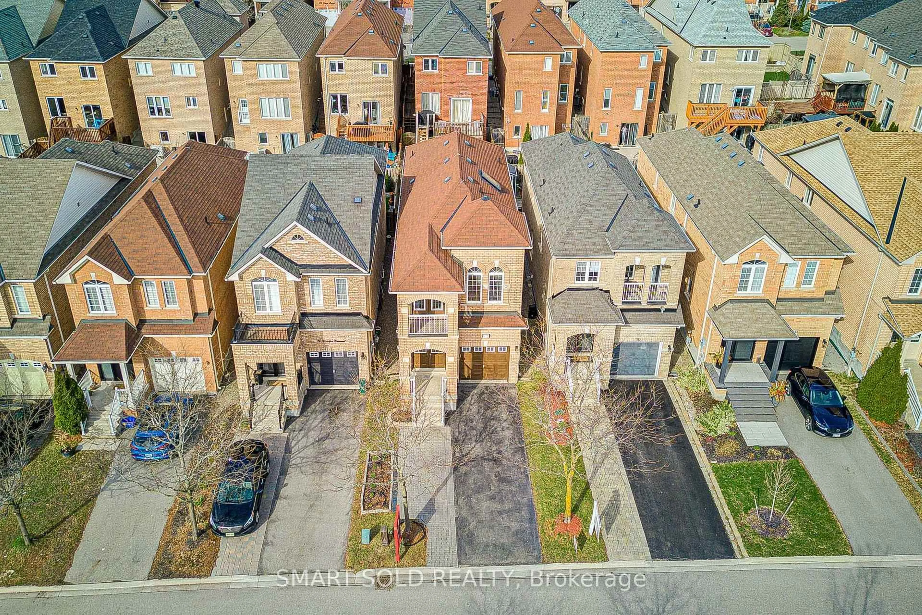 A pic from outside/outdoor area/front of a property/back of a property/a pic from drone, street for 28 Catalpa Cres, Vaughan Ontario L6A 0R6