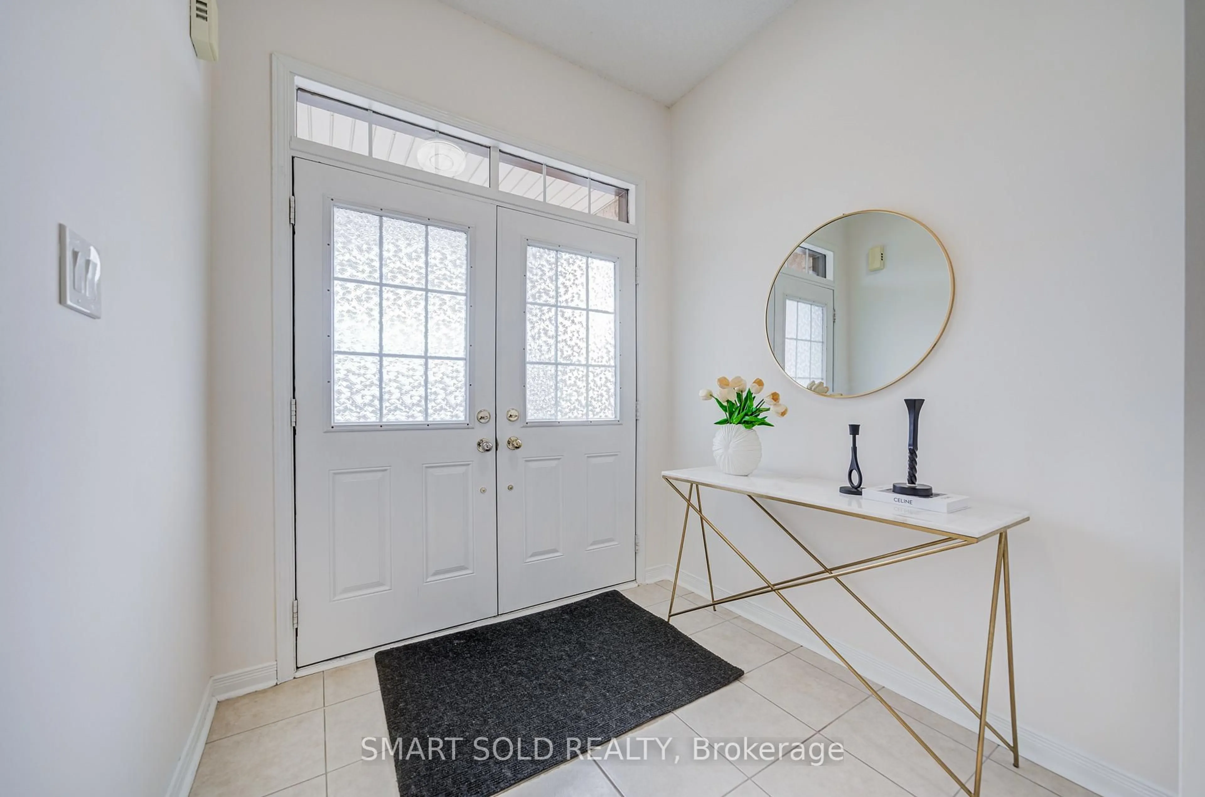 Indoor entryway for 28 Catalpa Cres, Vaughan Ontario L6A 0R6