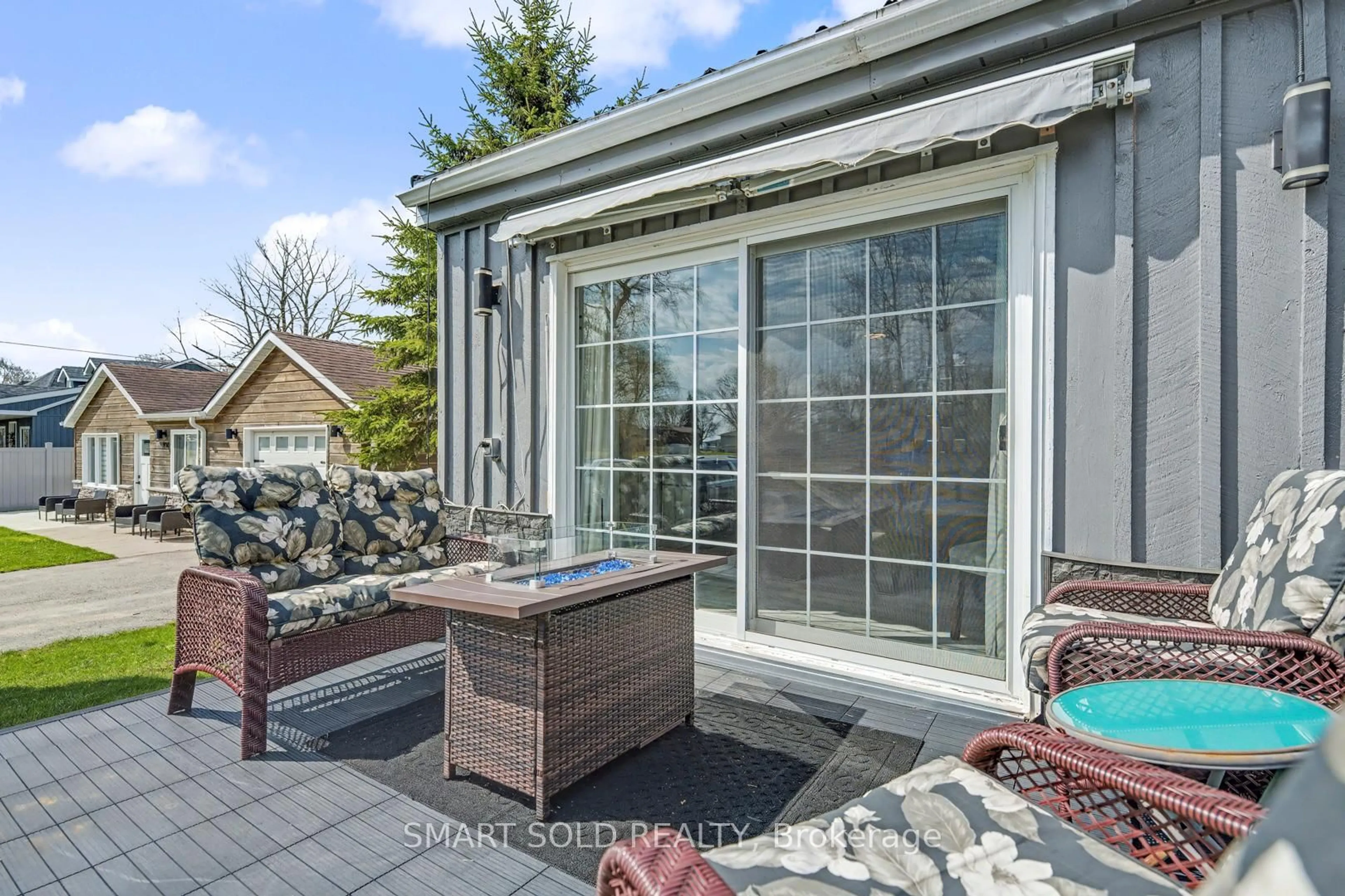 Patio, water/lake/river/ocean view for 210 Parkview Dr, Innisfil Ontario L0L 1K0