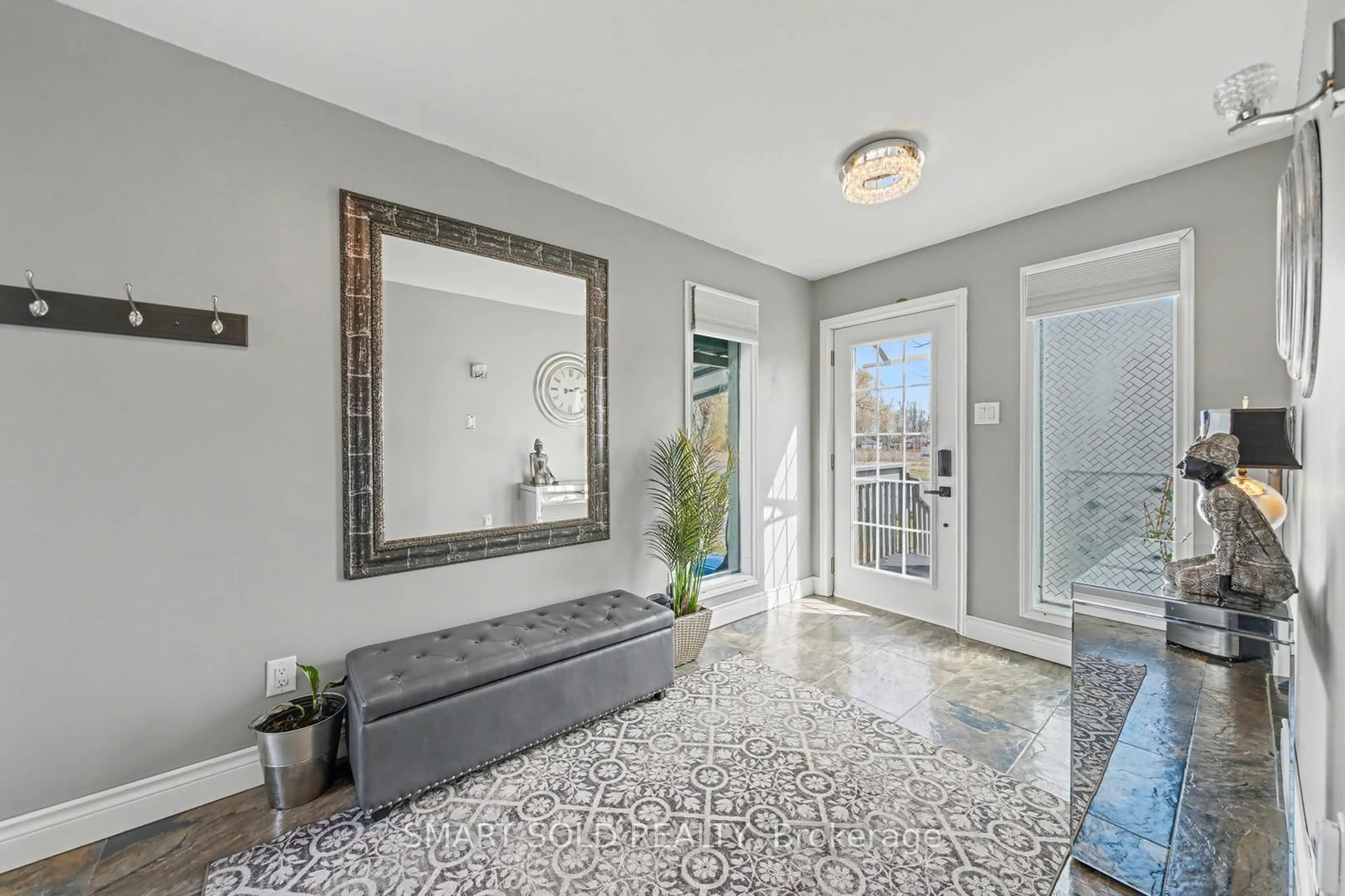 Indoor entryway for 210 Parkview Dr, Innisfil Ontario L0L 1K0