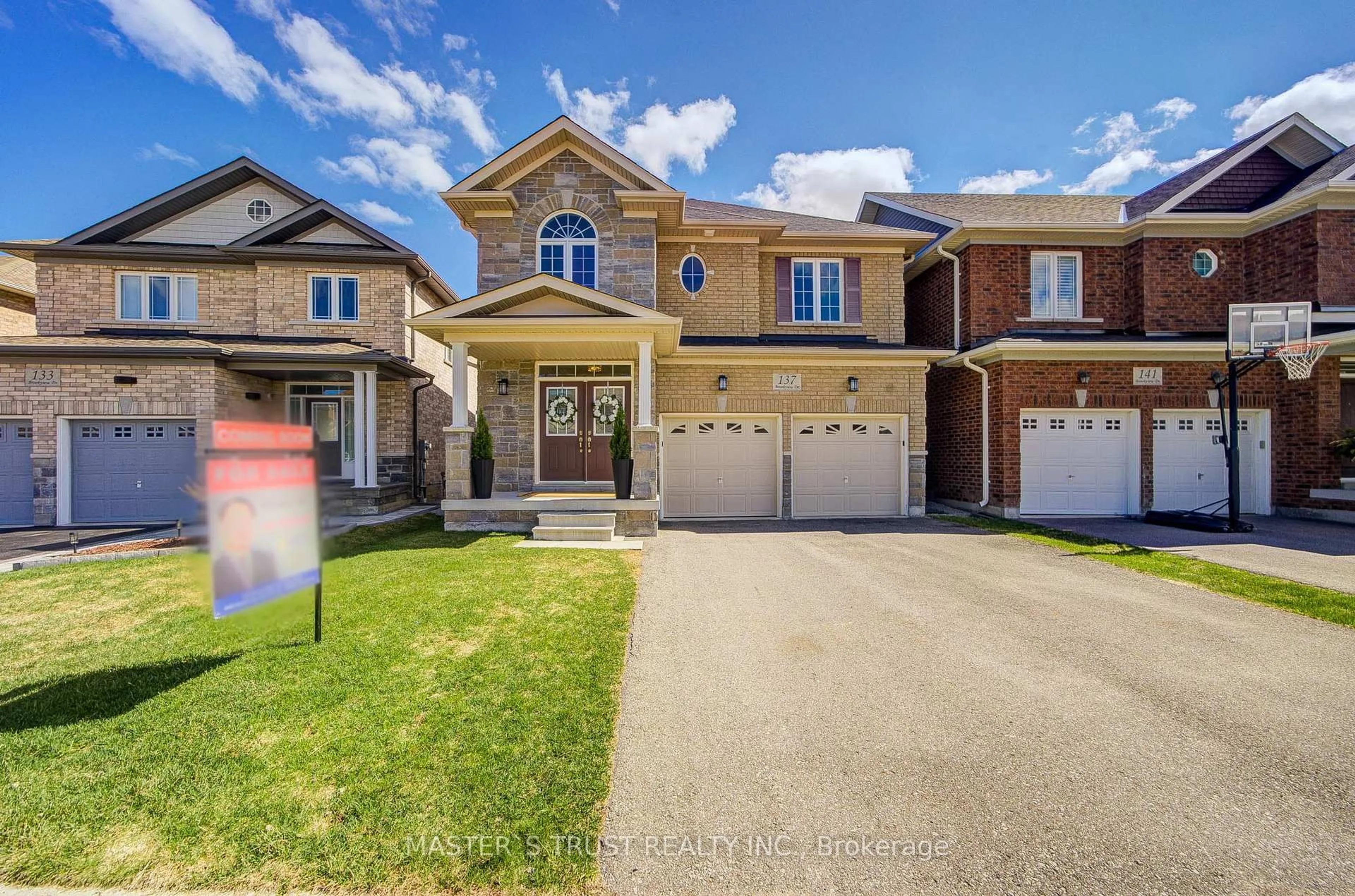 Home with brick exterior material, street for 137 Brookview Dr, Bradford West Gwillimbury Ontario L3Z 0R9
