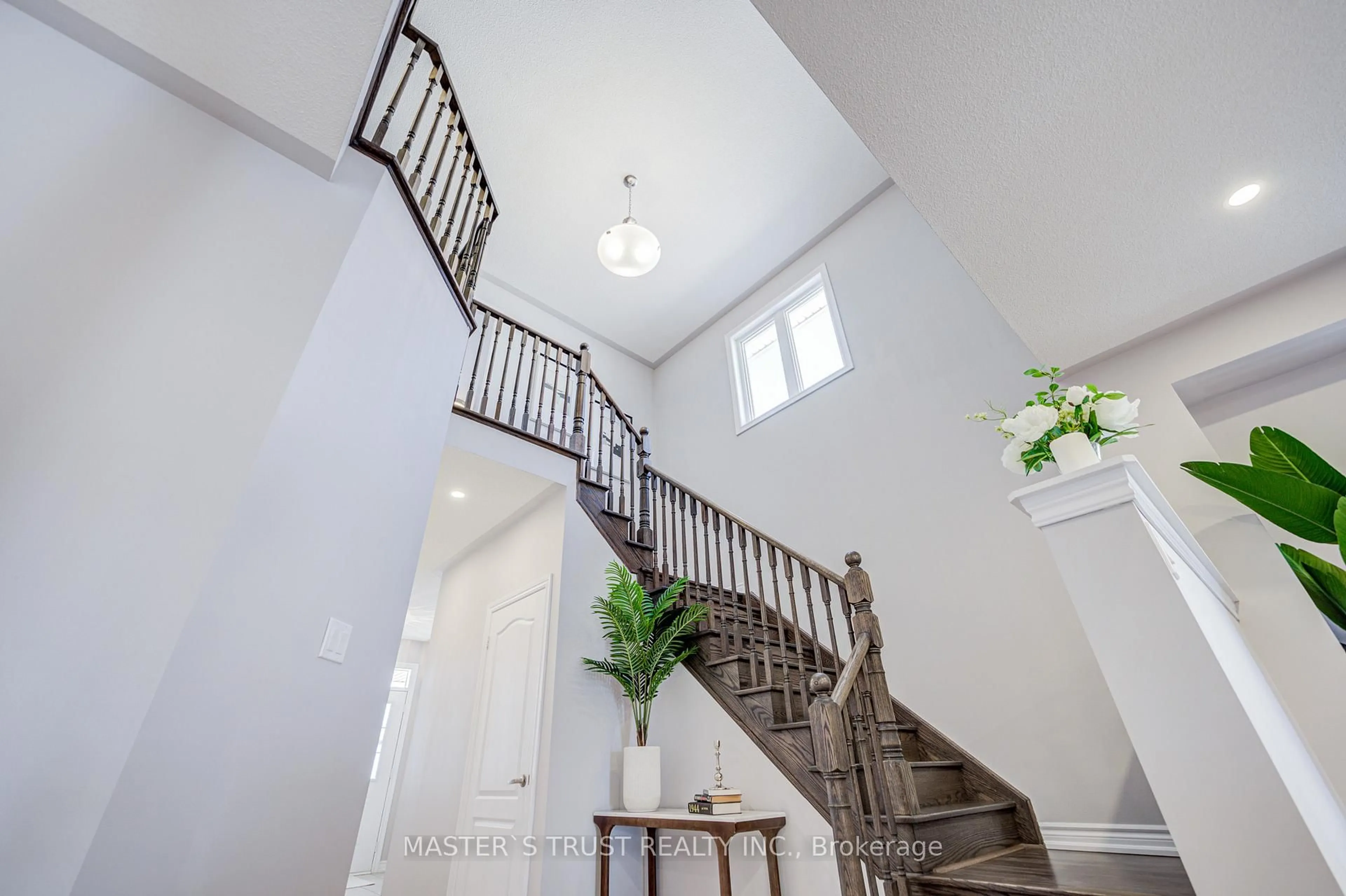 Stairs for 137 Brookview Dr, Bradford West Gwillimbury Ontario L3Z 0R9