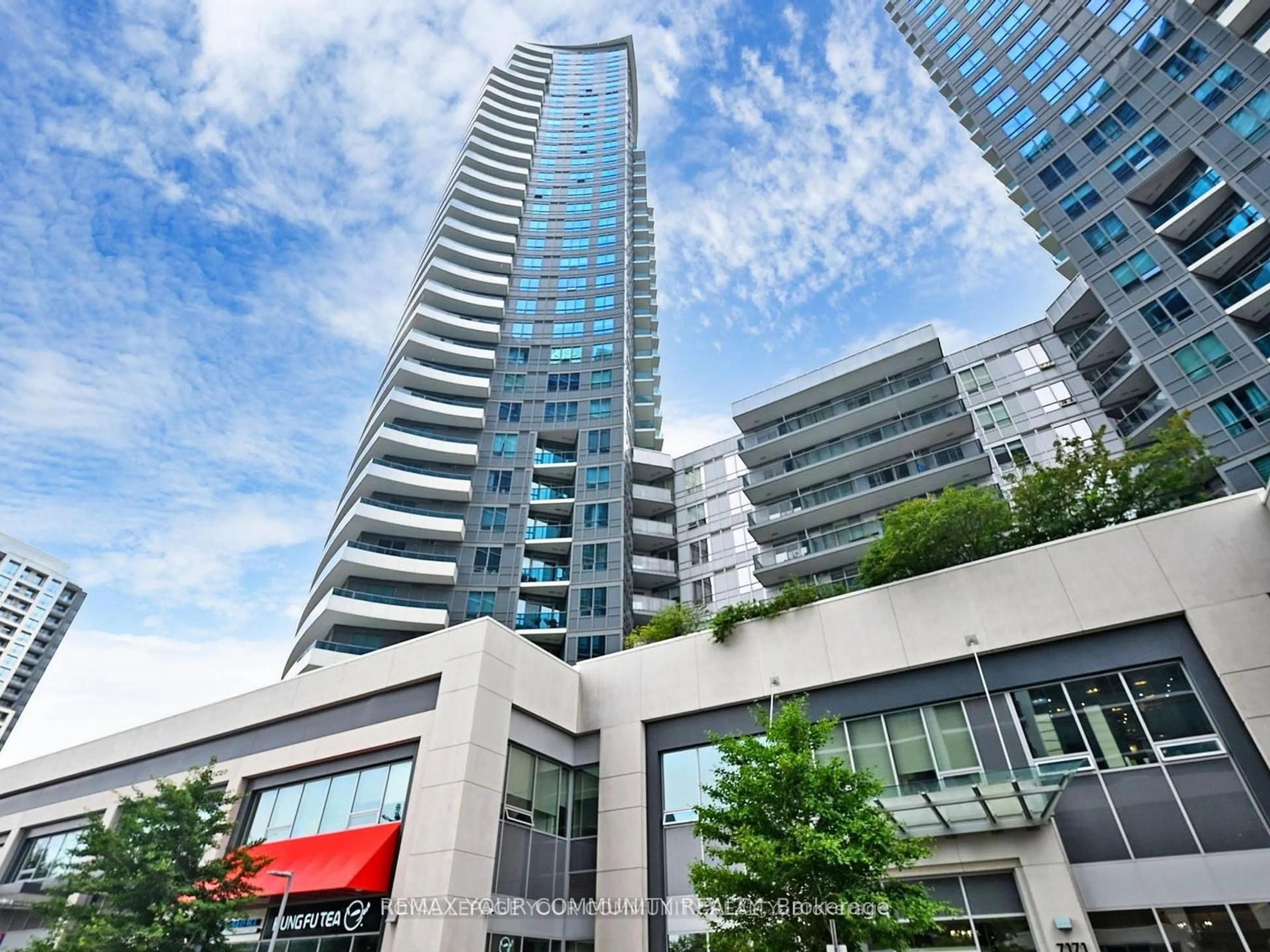 Indoor foyer for 7161 Yonge St #522, Markham Ontario L3T 0C8