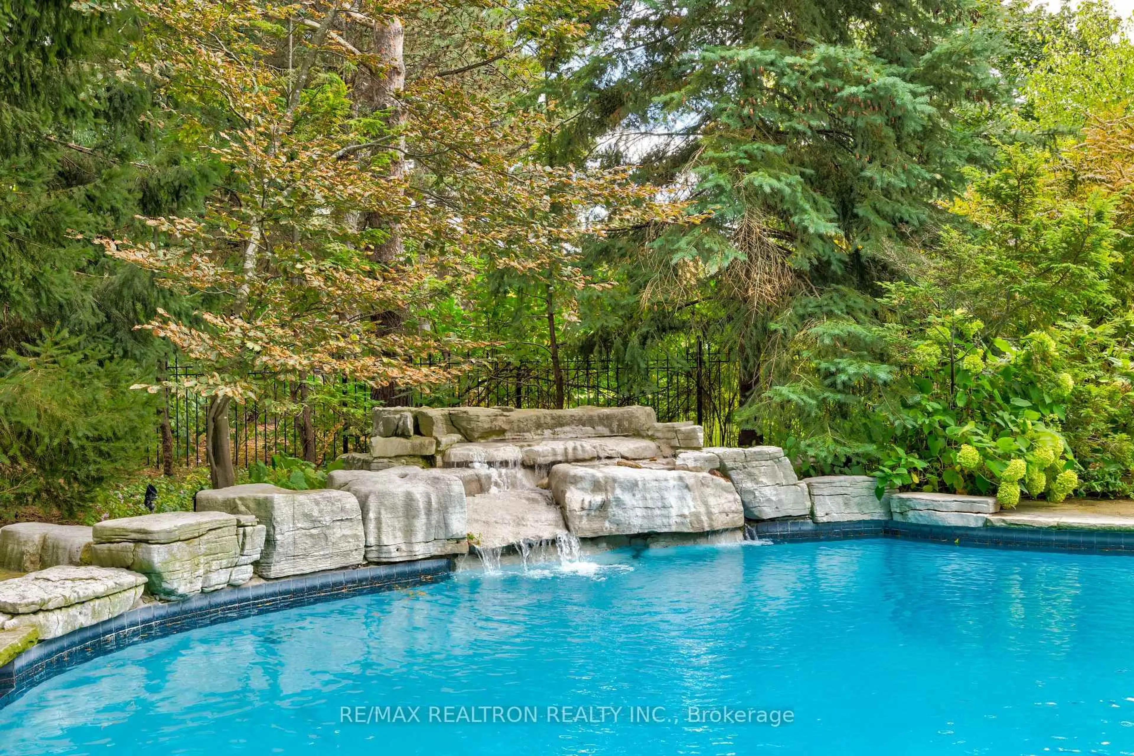 Pool for 75 Arnold Ave, Vaughan Ontario L4J 1B4