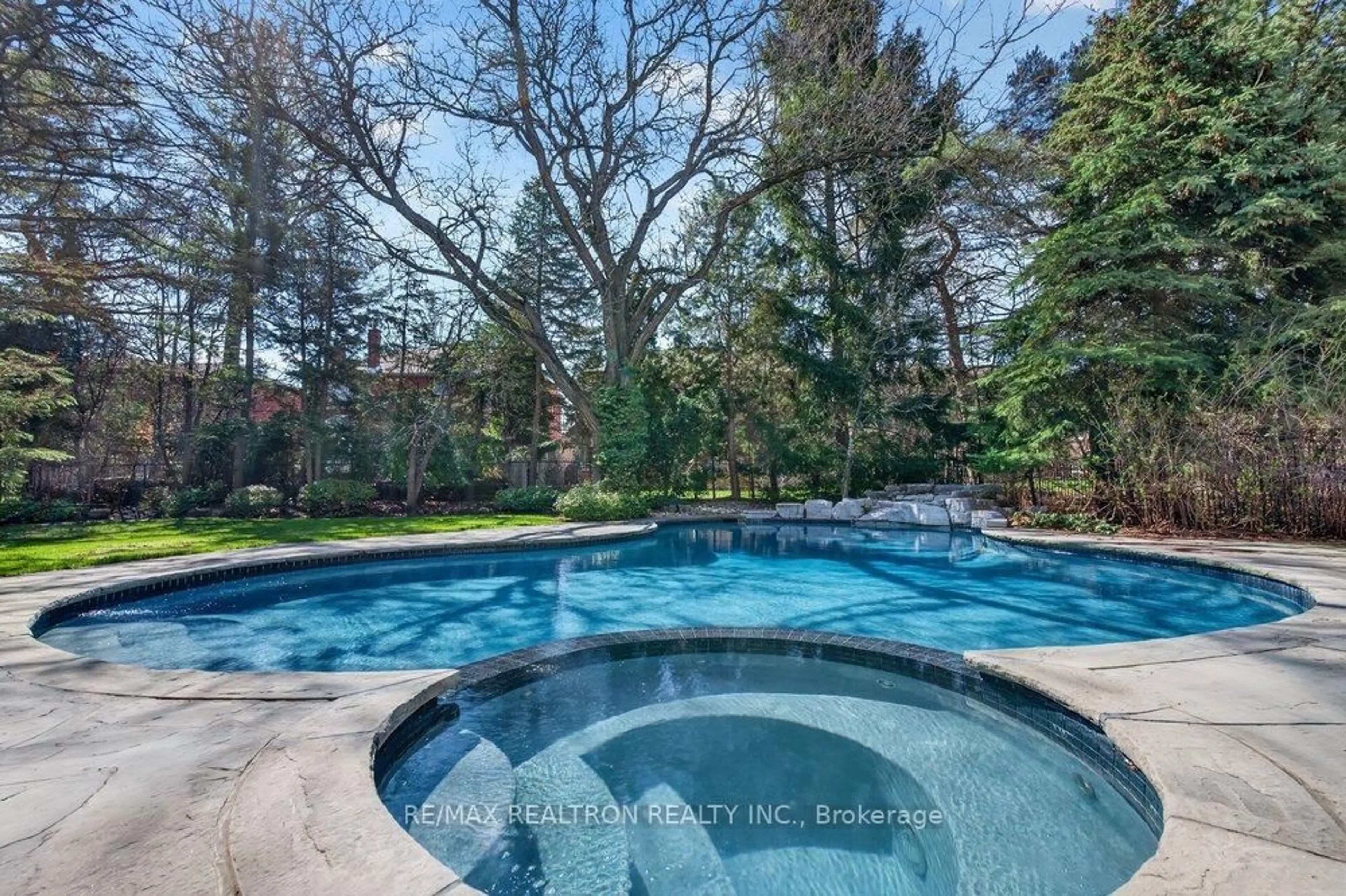 Pool for 75 Arnold Ave, Vaughan Ontario L4J 1B4