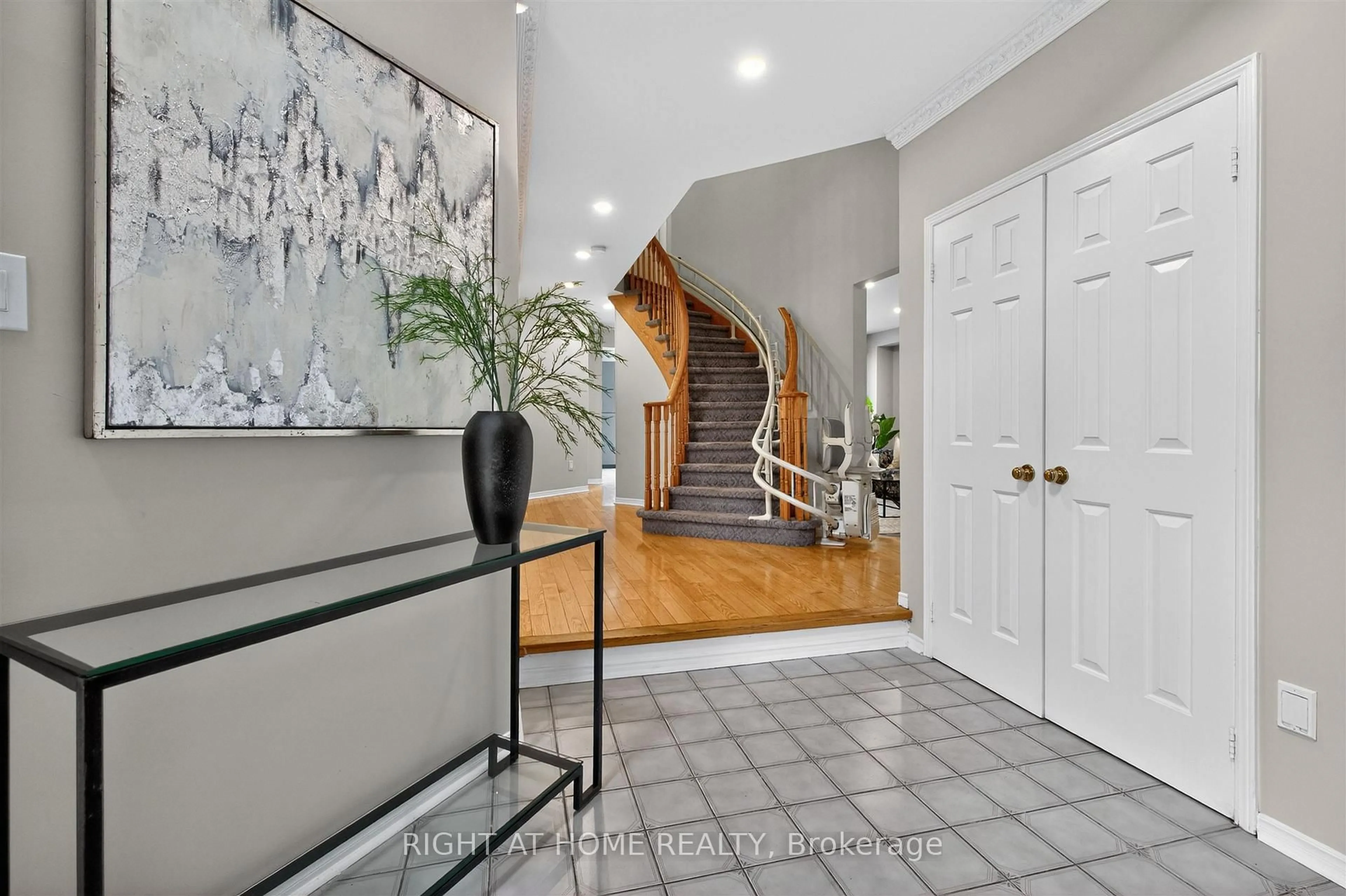 Indoor entryway for 3 Lancashire Rd, Markham Ontario L3R 8K9