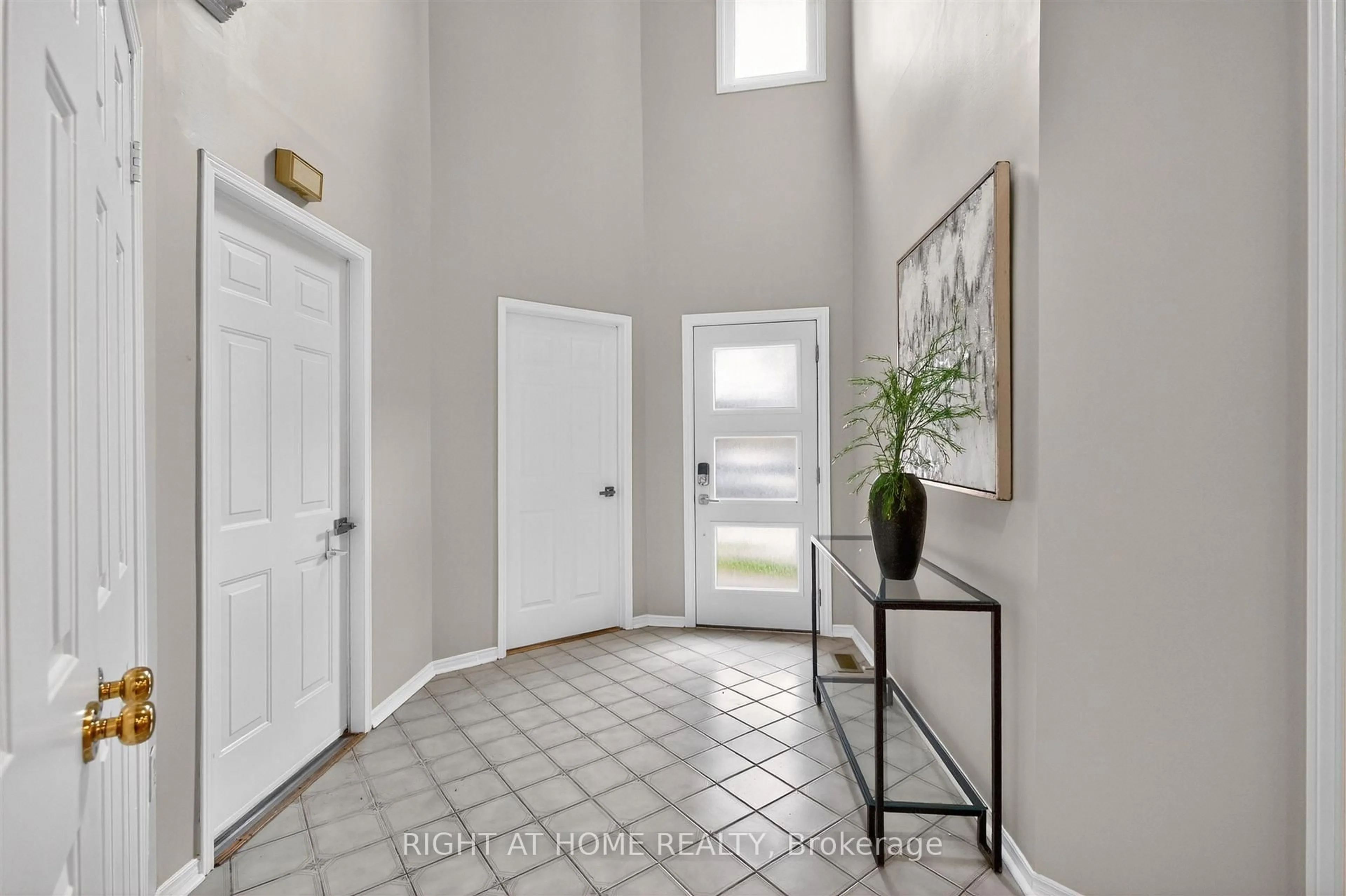 Indoor entryway for 3 Lancashire Rd, Markham Ontario L3R 8K9