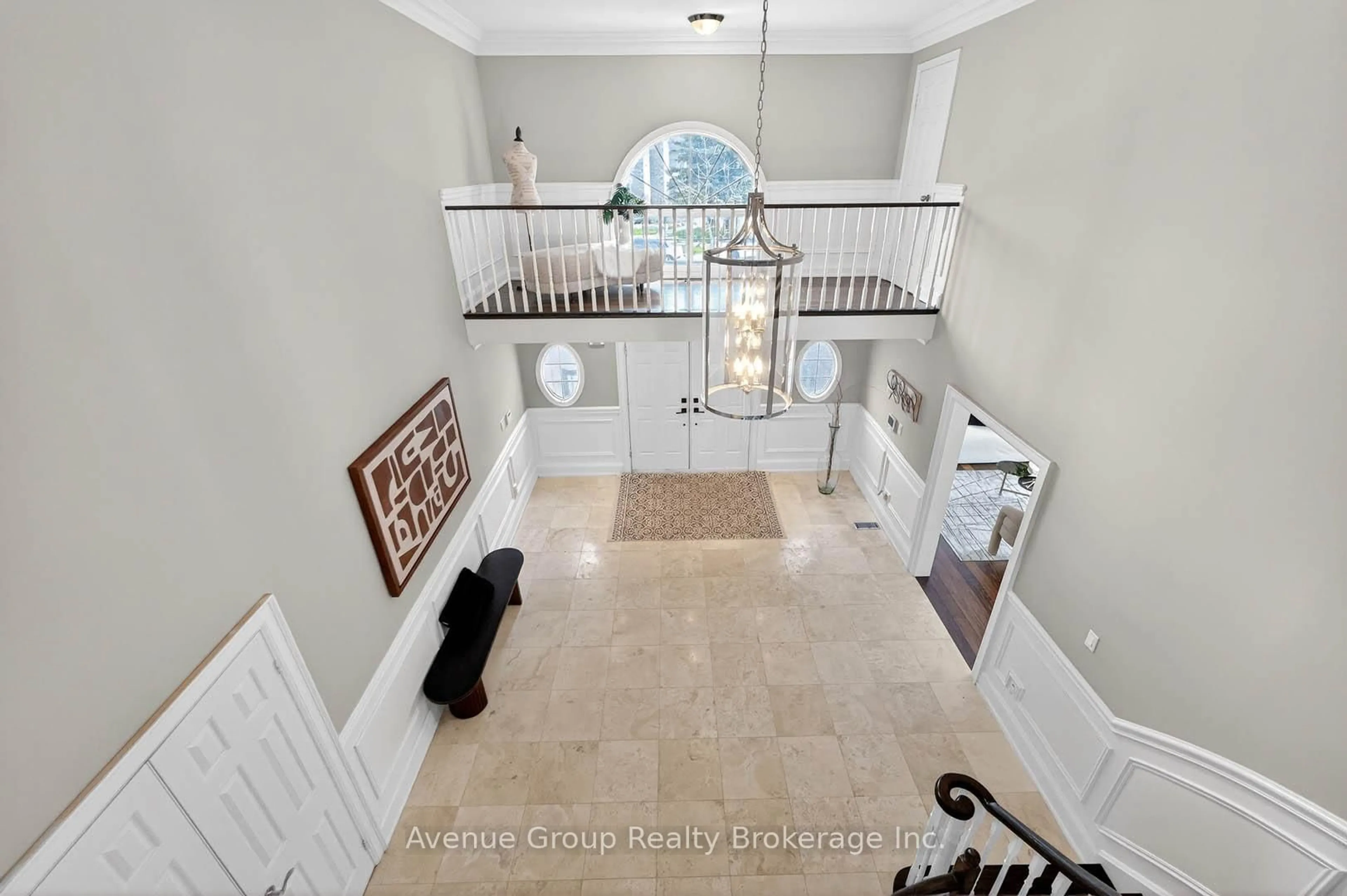 Indoor entryway for 892 Tegal Pl, Newmarket Ontario L3X 1L3