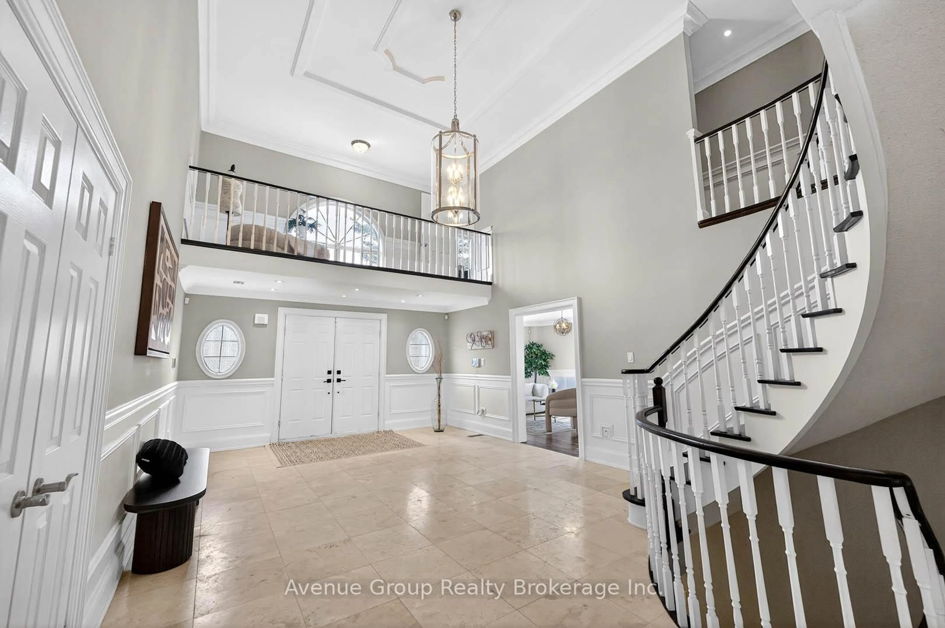 Indoor foyer for 892 Tegal Pl, Newmarket Ontario L3X 1L3