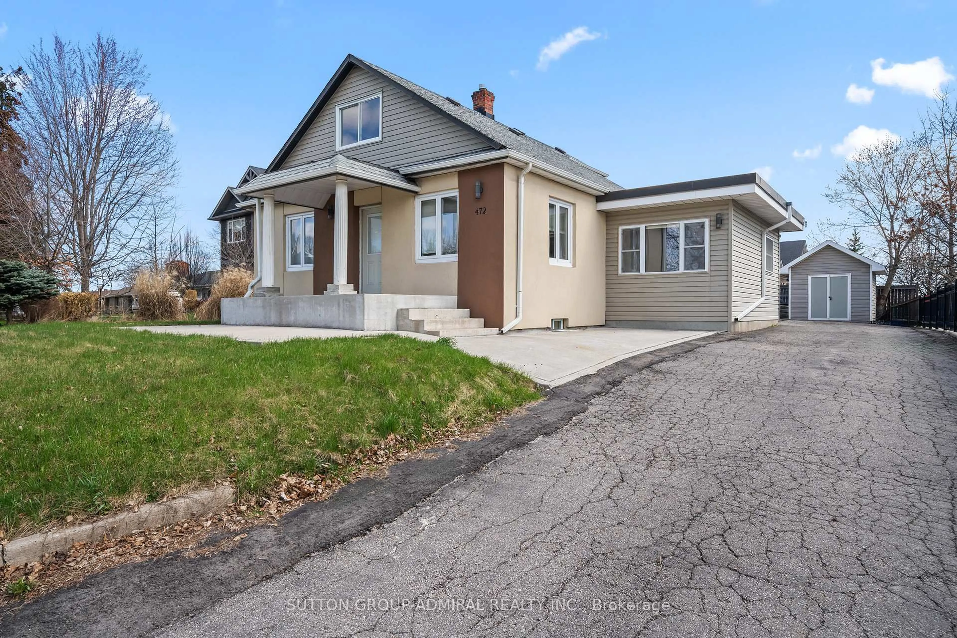 Home with vinyl exterior material, street for 472 Main St, King Ontario L0G 1T0