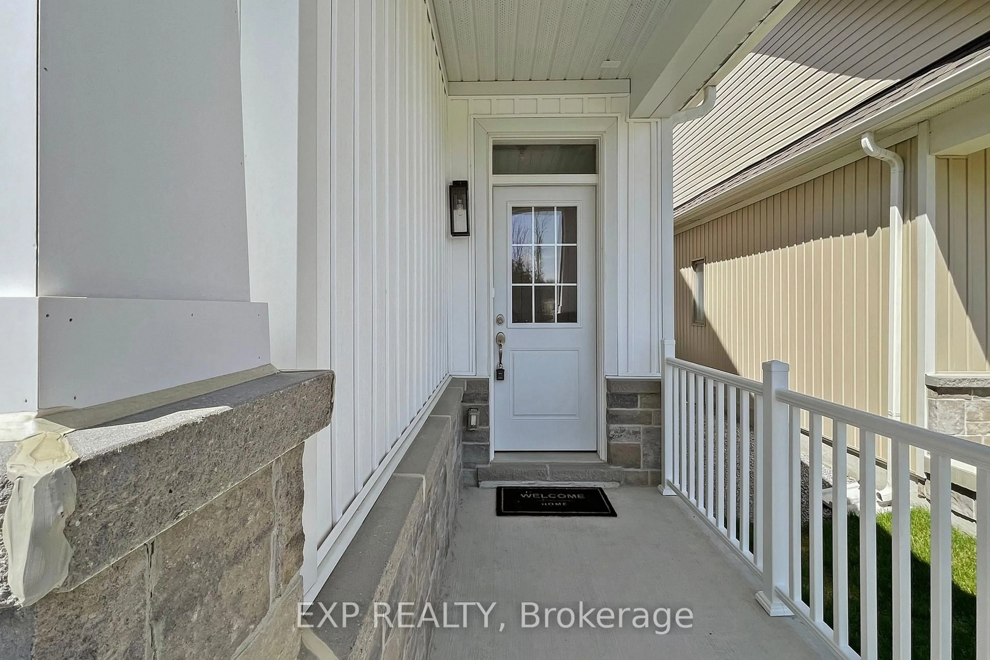 Indoor entryway for 10 Palmira Dr, Georgina Ontario L0E 1R0