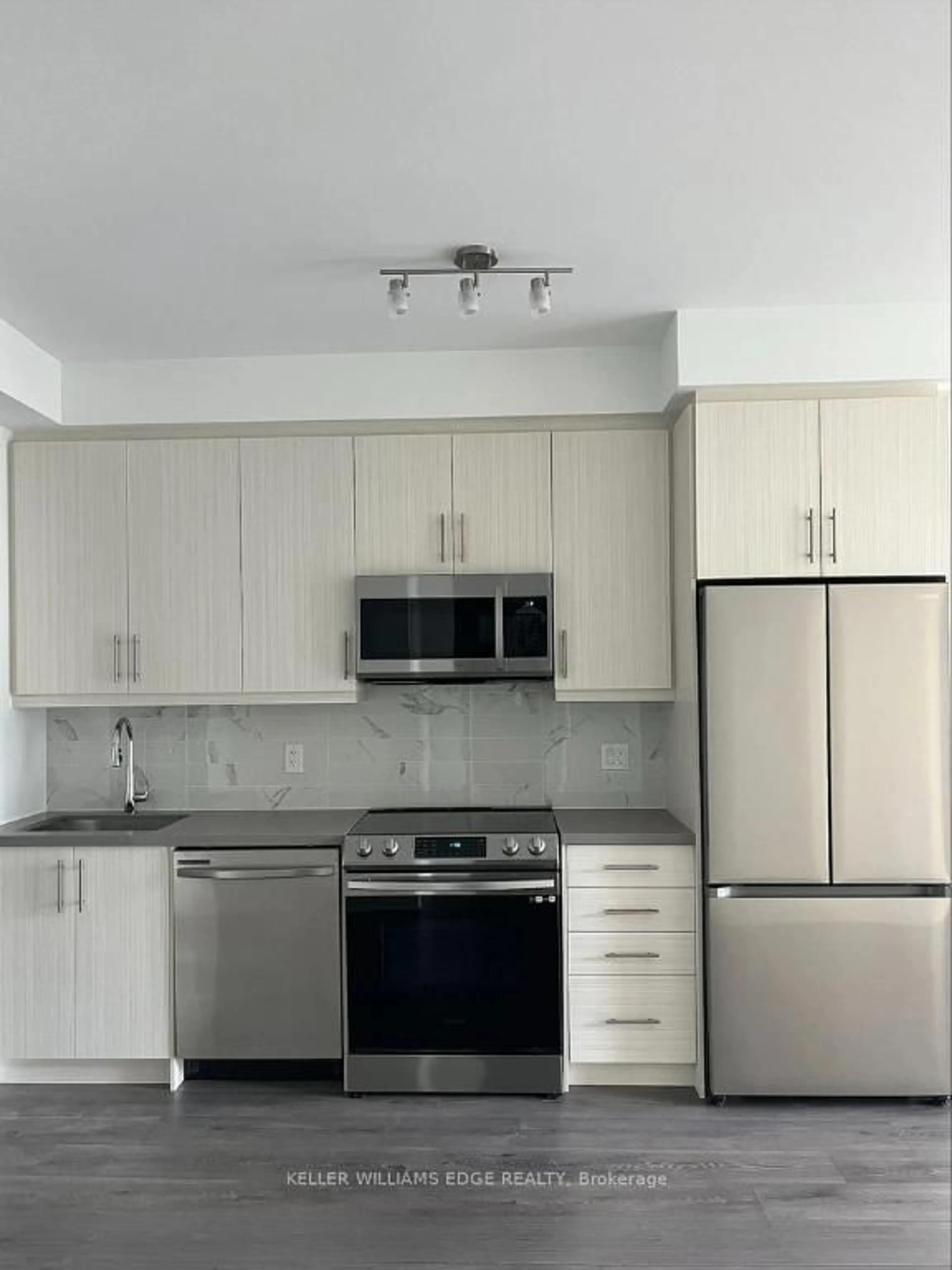 Standard kitchen, unknown for 95 Oneida Cres #706, Richmond Hill Ontario L4B 0B1