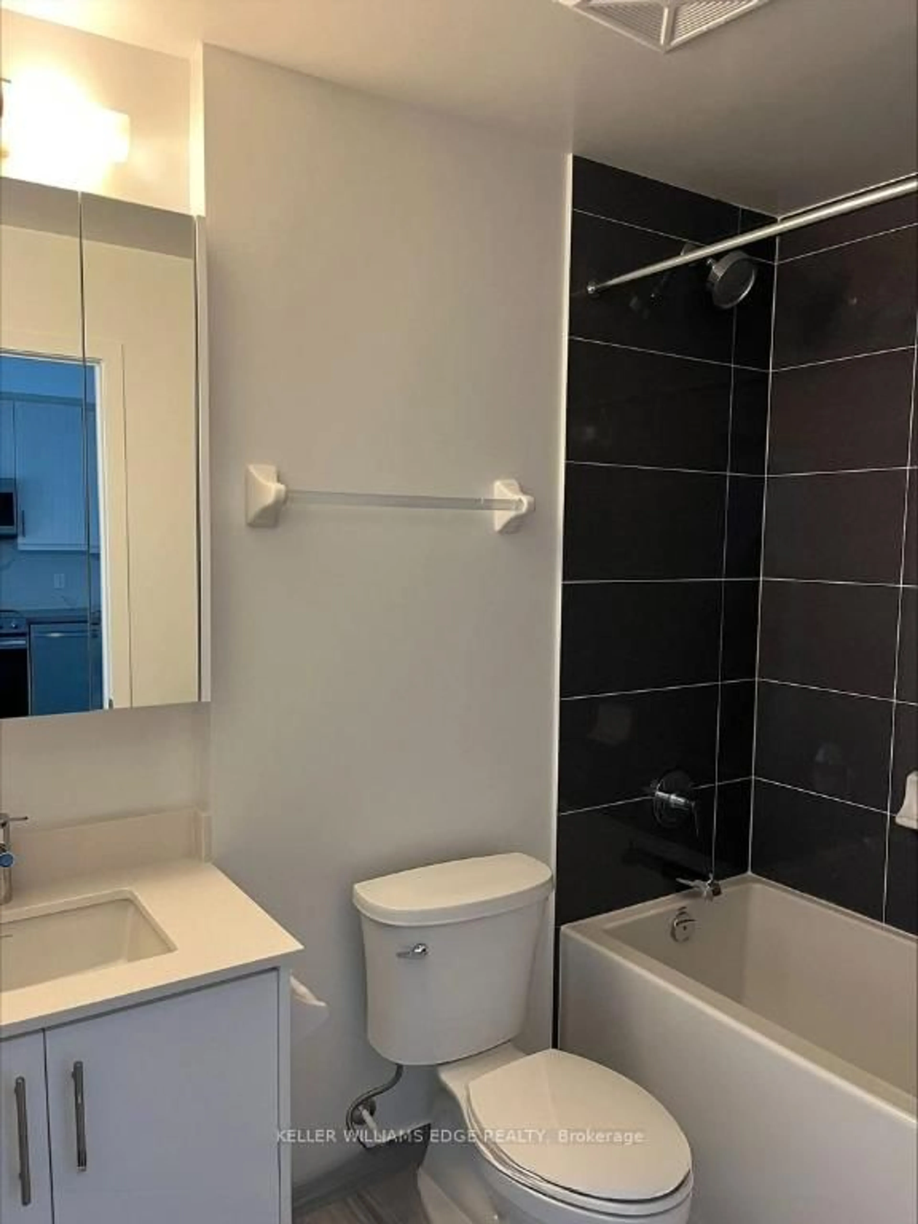 Standard bathroom, ceramic/tile floor for 95 Oneida Cres #706, Richmond Hill Ontario L4B 0B1