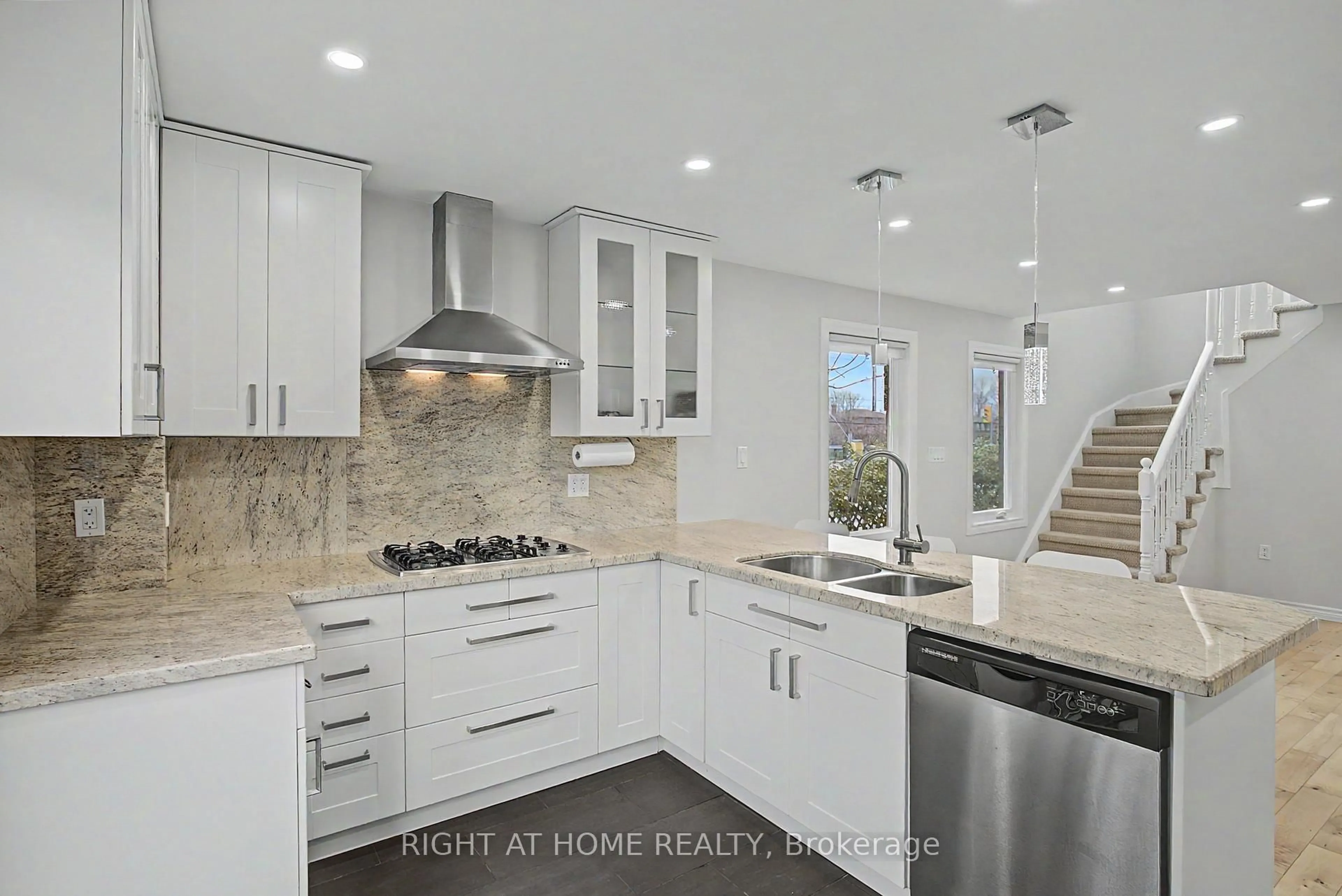 Contemporary kitchen, ceramic/tile floor for 71 Avenue Rd, Richmond Hill Ontario L4C 9N6