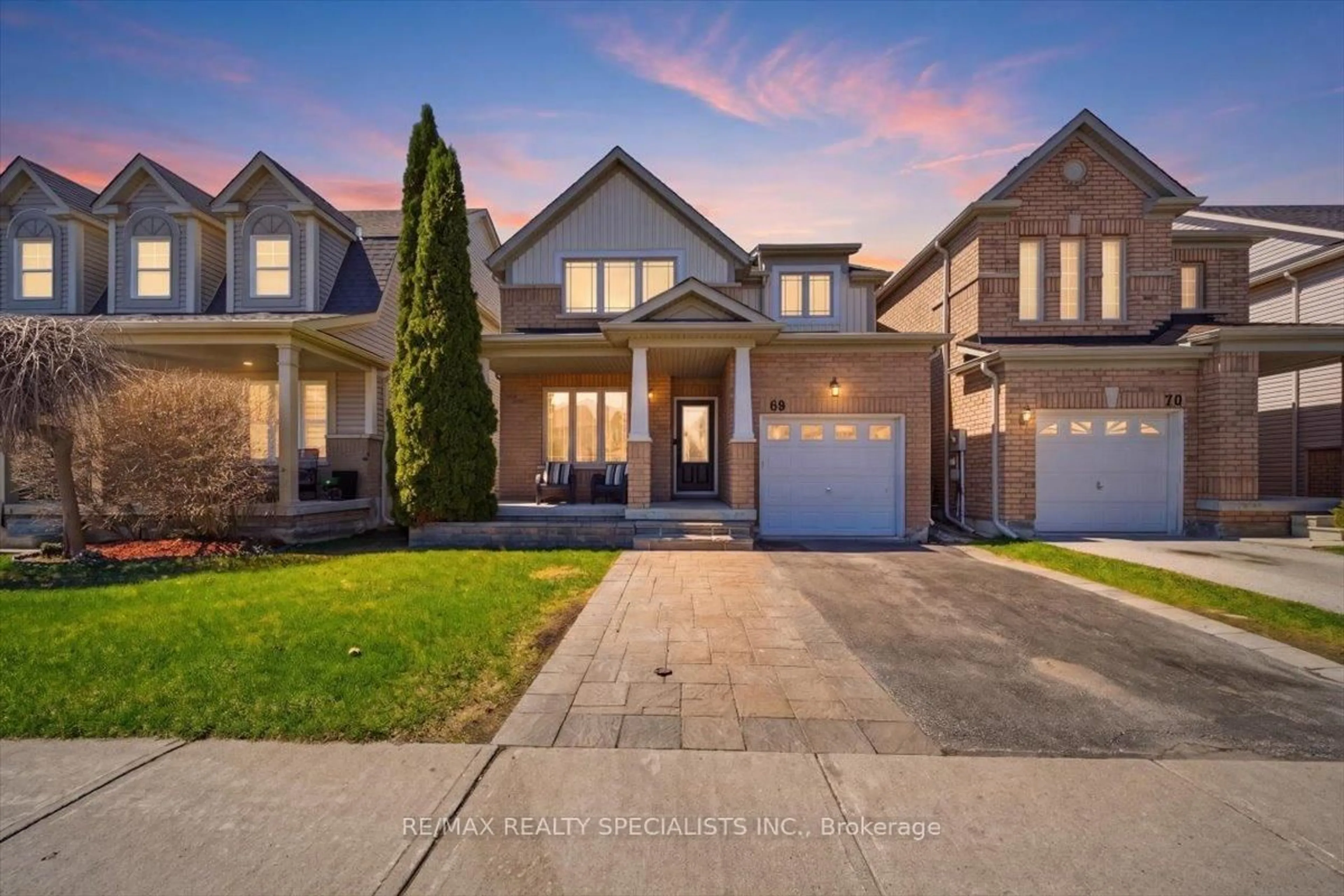 Home with brick exterior material, street for 68 West Park Ave, Bradford West Gwillimbury Ontario L3Z 0A7