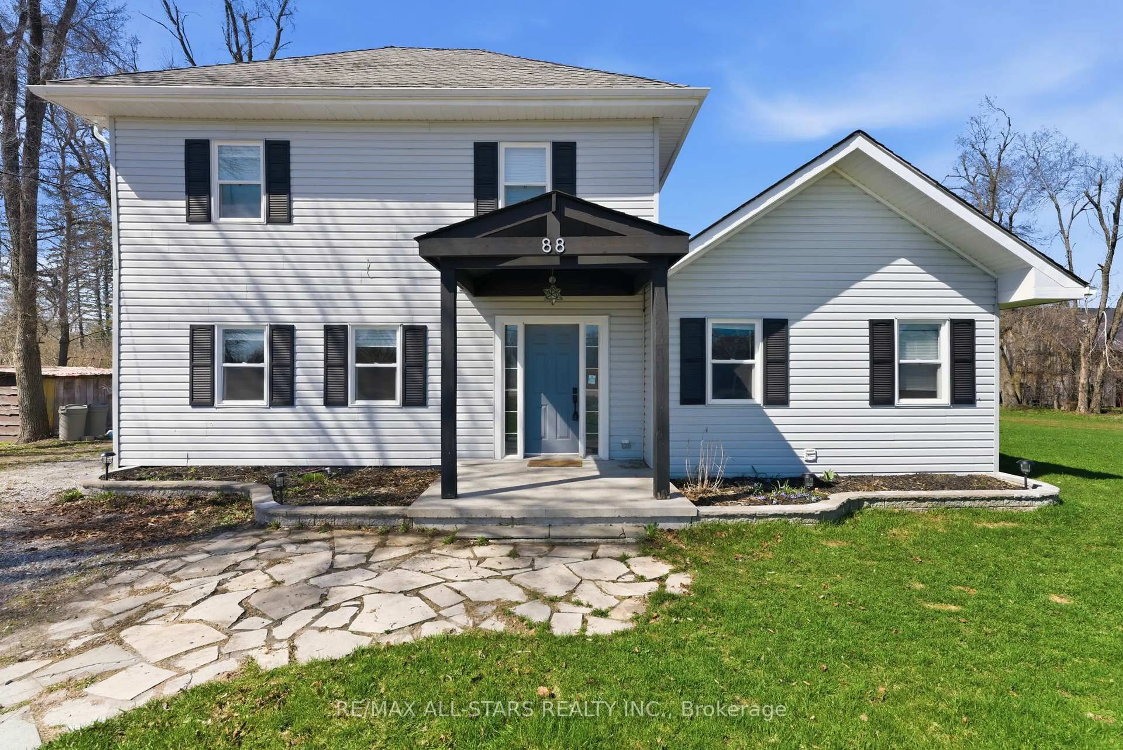 Home with vinyl exterior material, street for 88 Victoria Rd, Georgina Ontario L0E 1N0