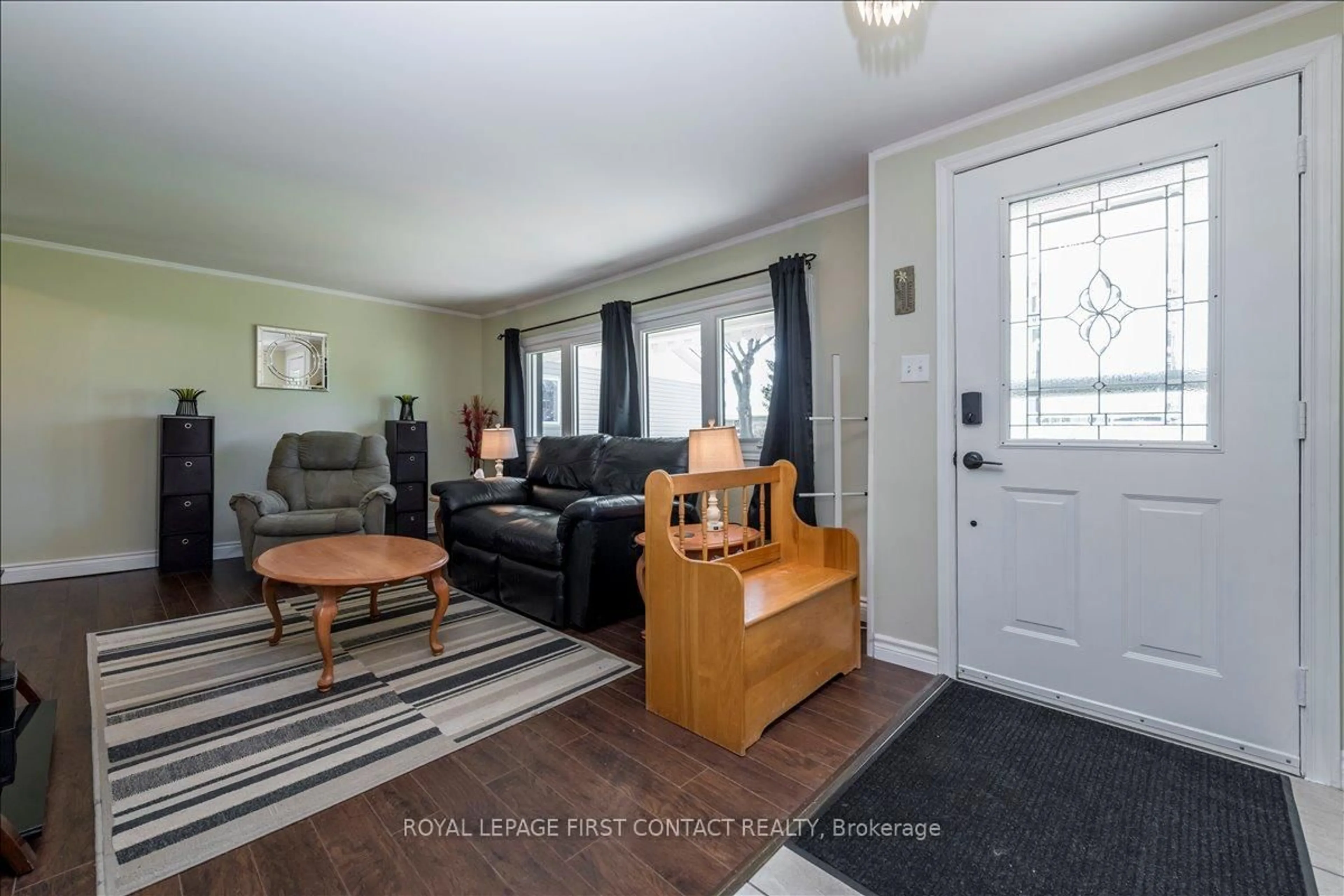 Living room with furniture, wood/laminate floor for 34 Flora Dr, Innisfil Ontario L9S 1R1