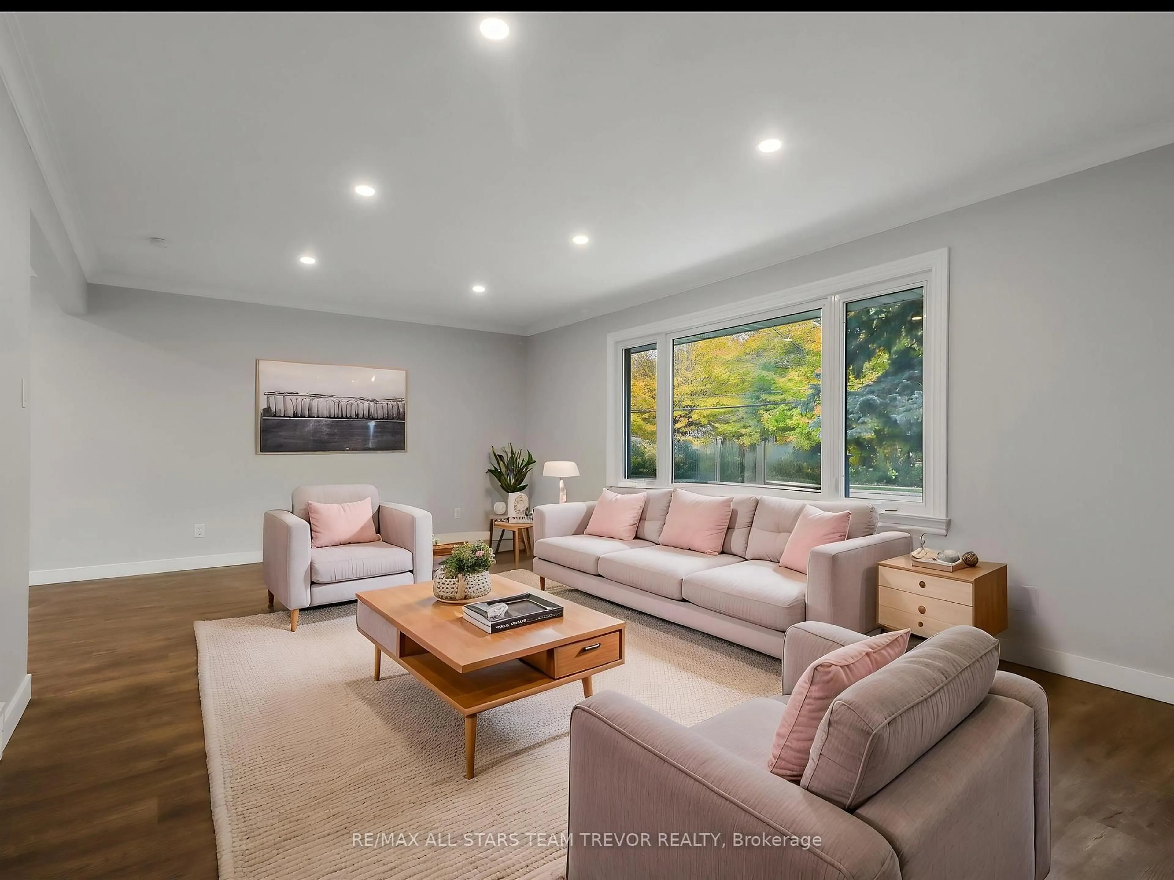 Living room with furniture, unknown for 58 Queen St, Georgina Ontario L0E 1R0