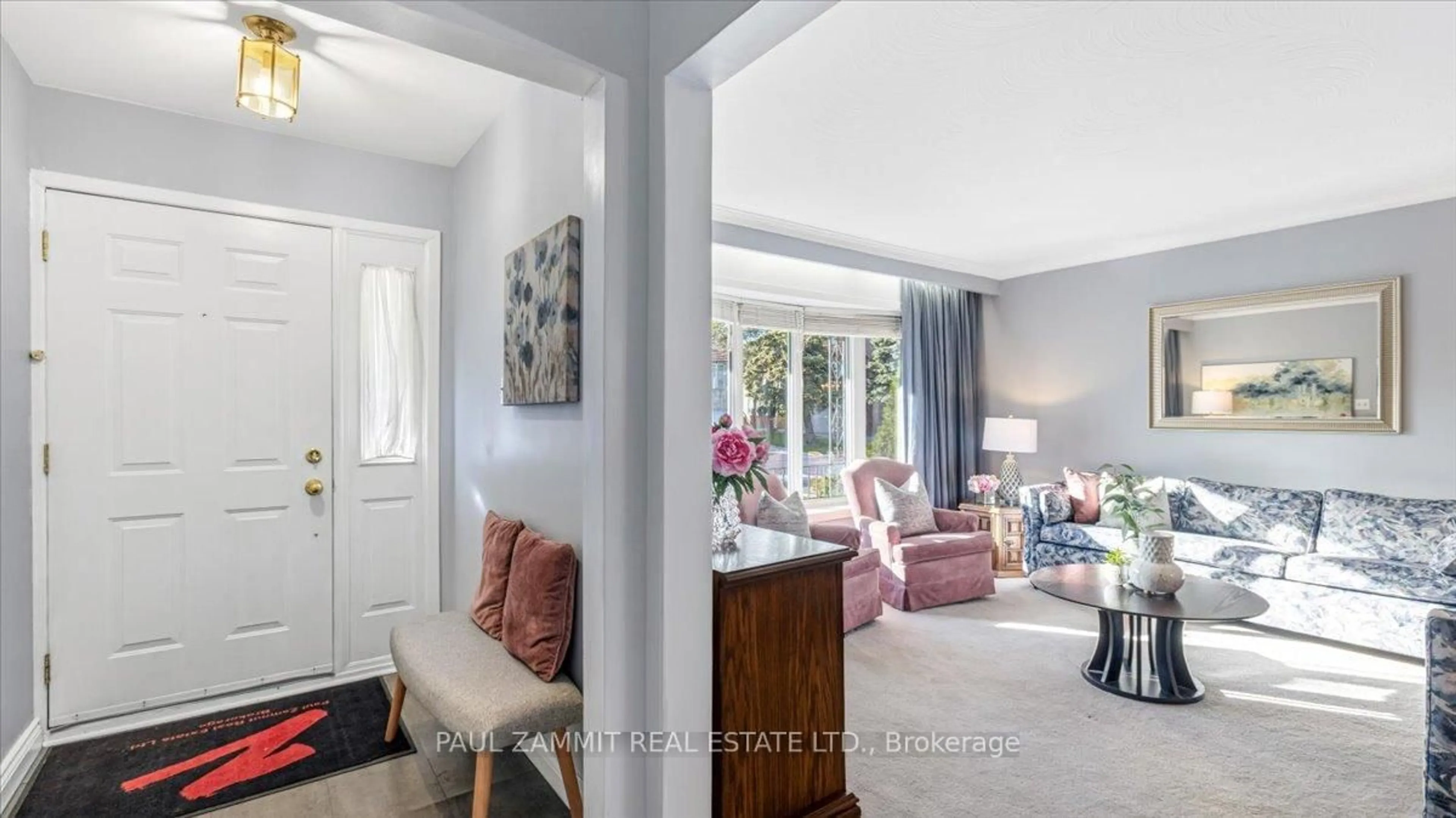 Living room with furniture, unknown for 27 Ladyslipper Crt, Markham Ontario L3T 2S6