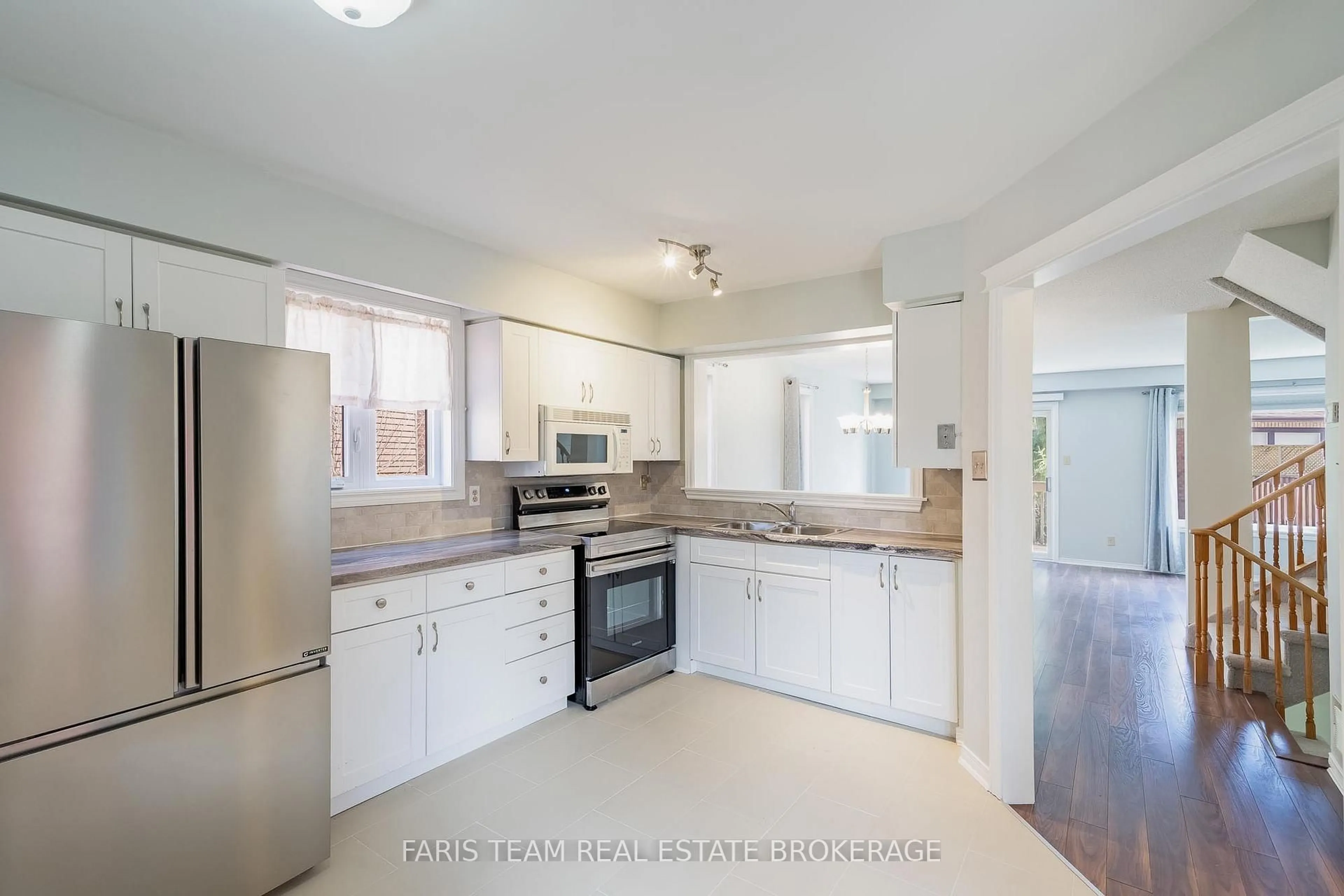 Standard kitchen, unknown for 93 Riverview Rd, New Tecumseth Ontario L9R 1S1