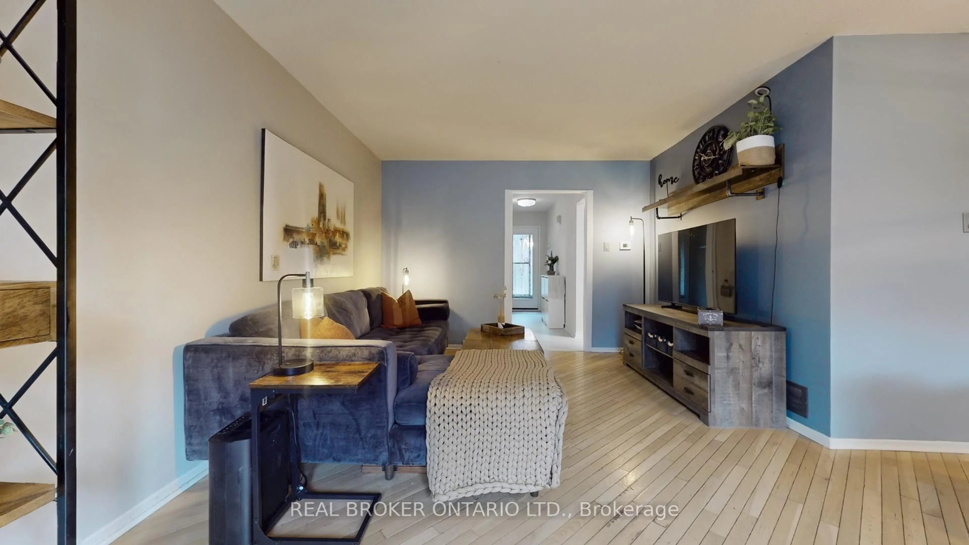 Living room with furniture, unknown for 12 Woodglen Way, Markham Ontario L3R 3A8