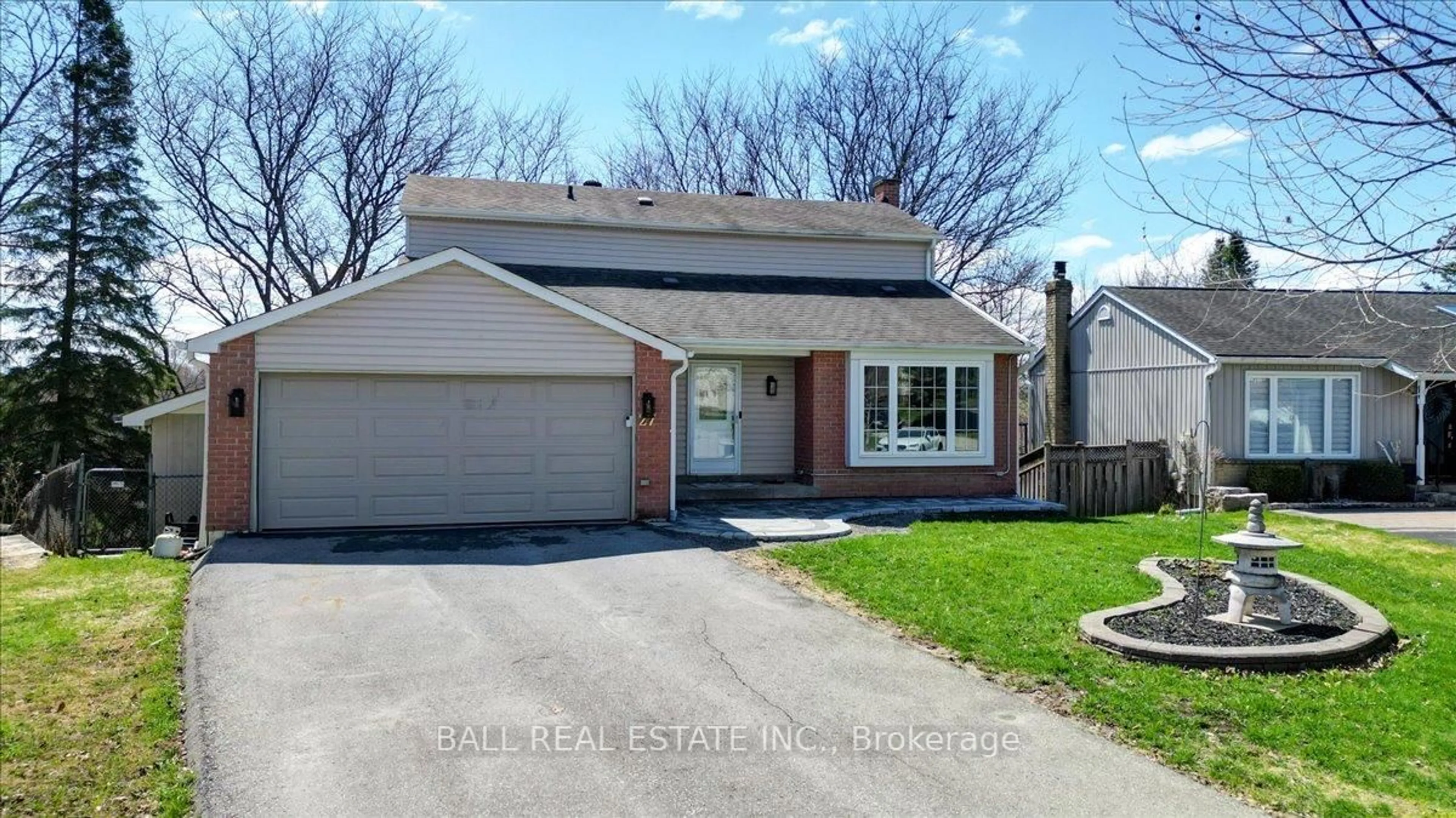 Home with brick exterior material, street for 27 Blackstone Crt, East Gwillimbury Ontario L9N 1C2