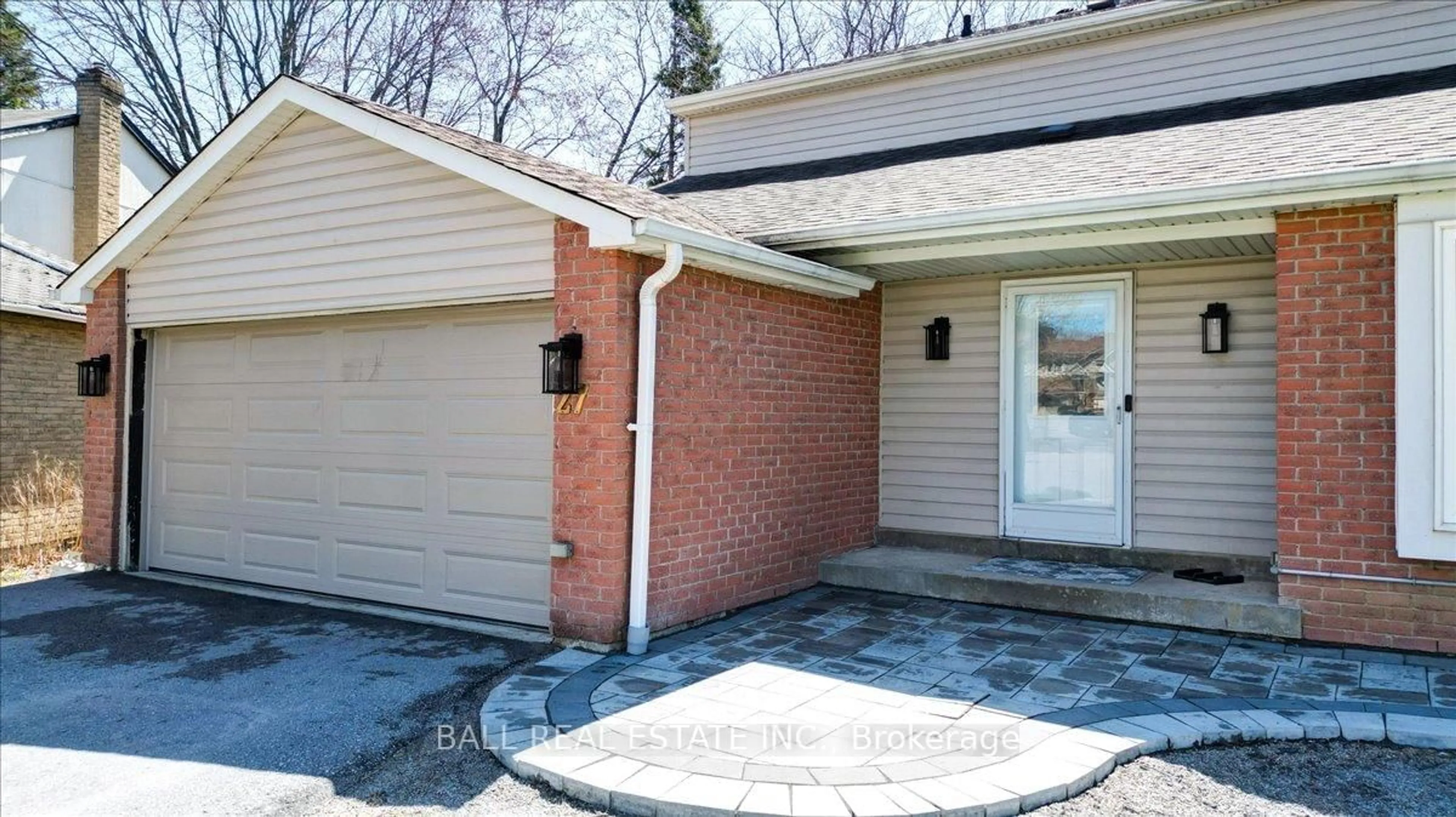 Home with brick exterior material, street for 27 Blackstone Crt, East Gwillimbury Ontario L9N 1C2