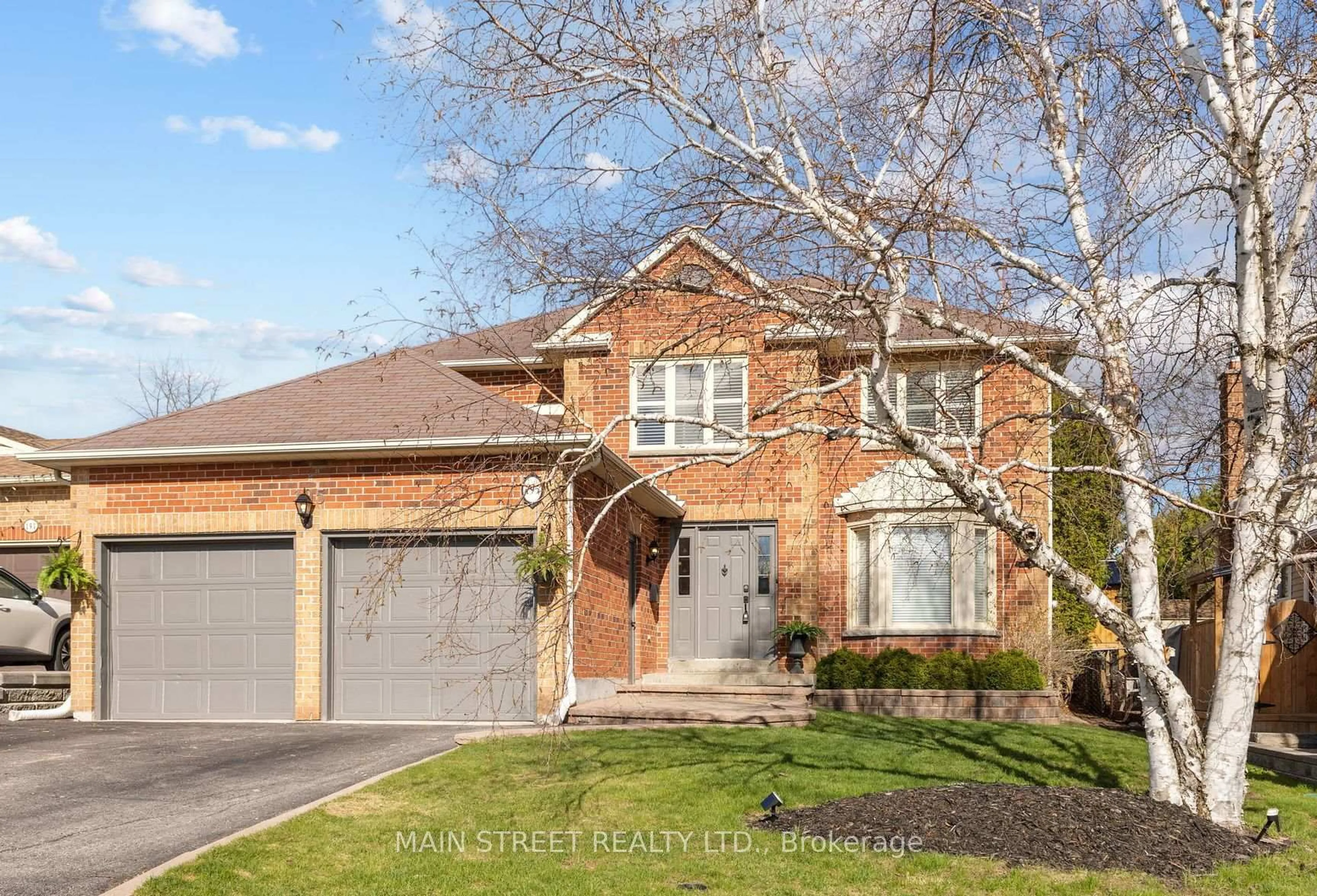 Home with brick exterior material, street for 195 Brammar St, Newmarket Ontario L3Y 7T4