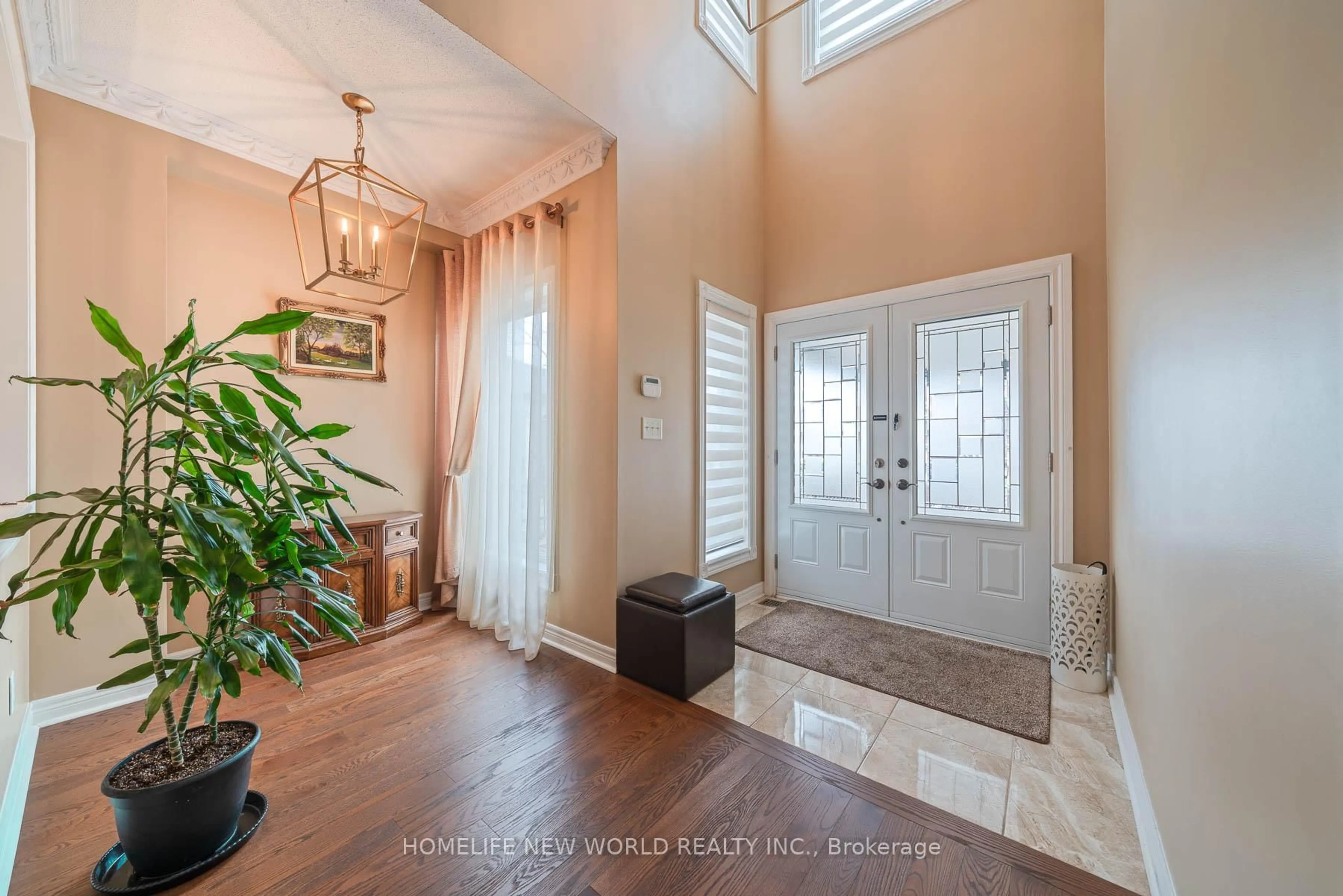 Indoor entryway for 113 Sonoma Blvd, Vaughan Ontario L4H 1N8