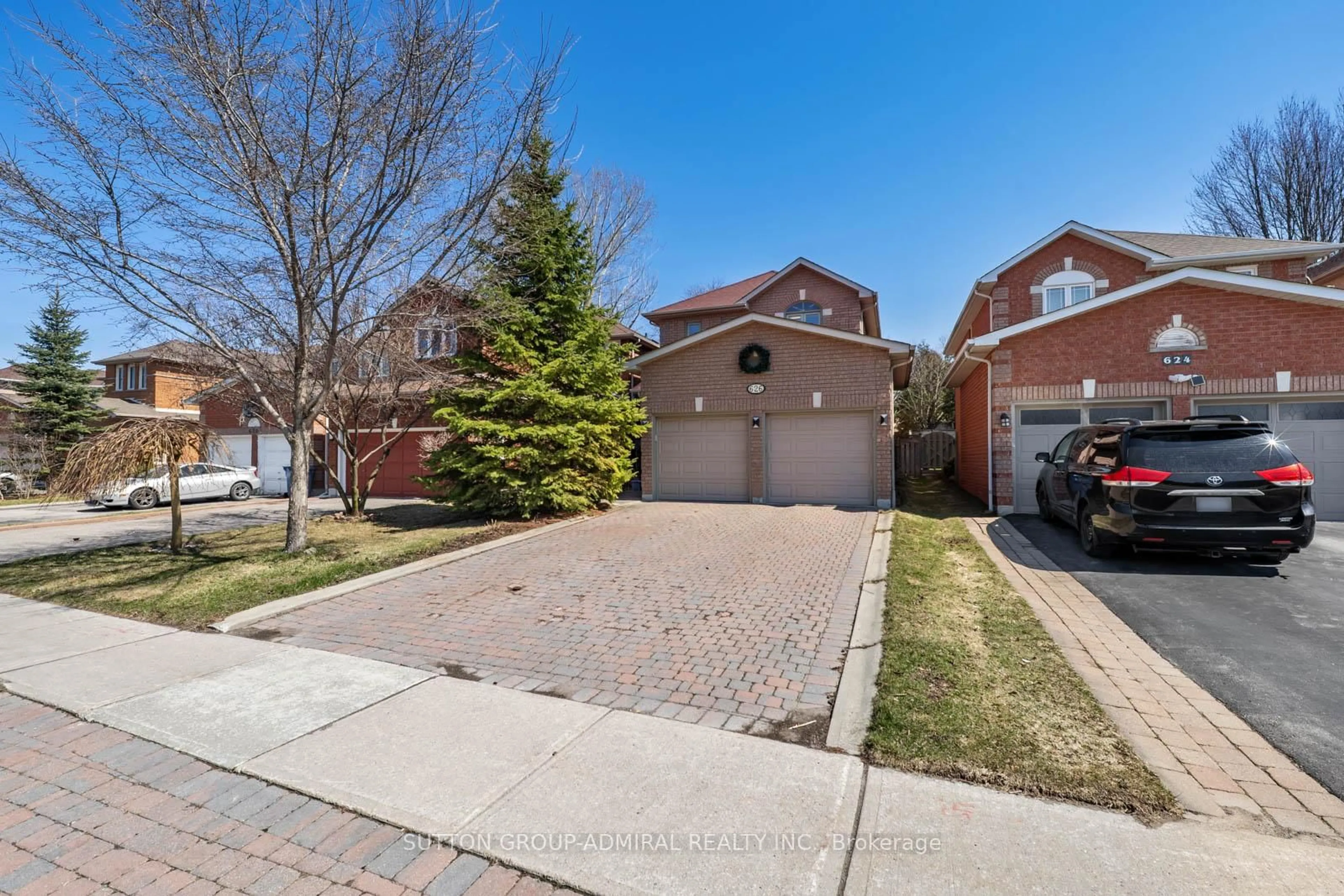 Unknown for 626 College Manor Dr, Newmarket Ontario L3Y 8M7