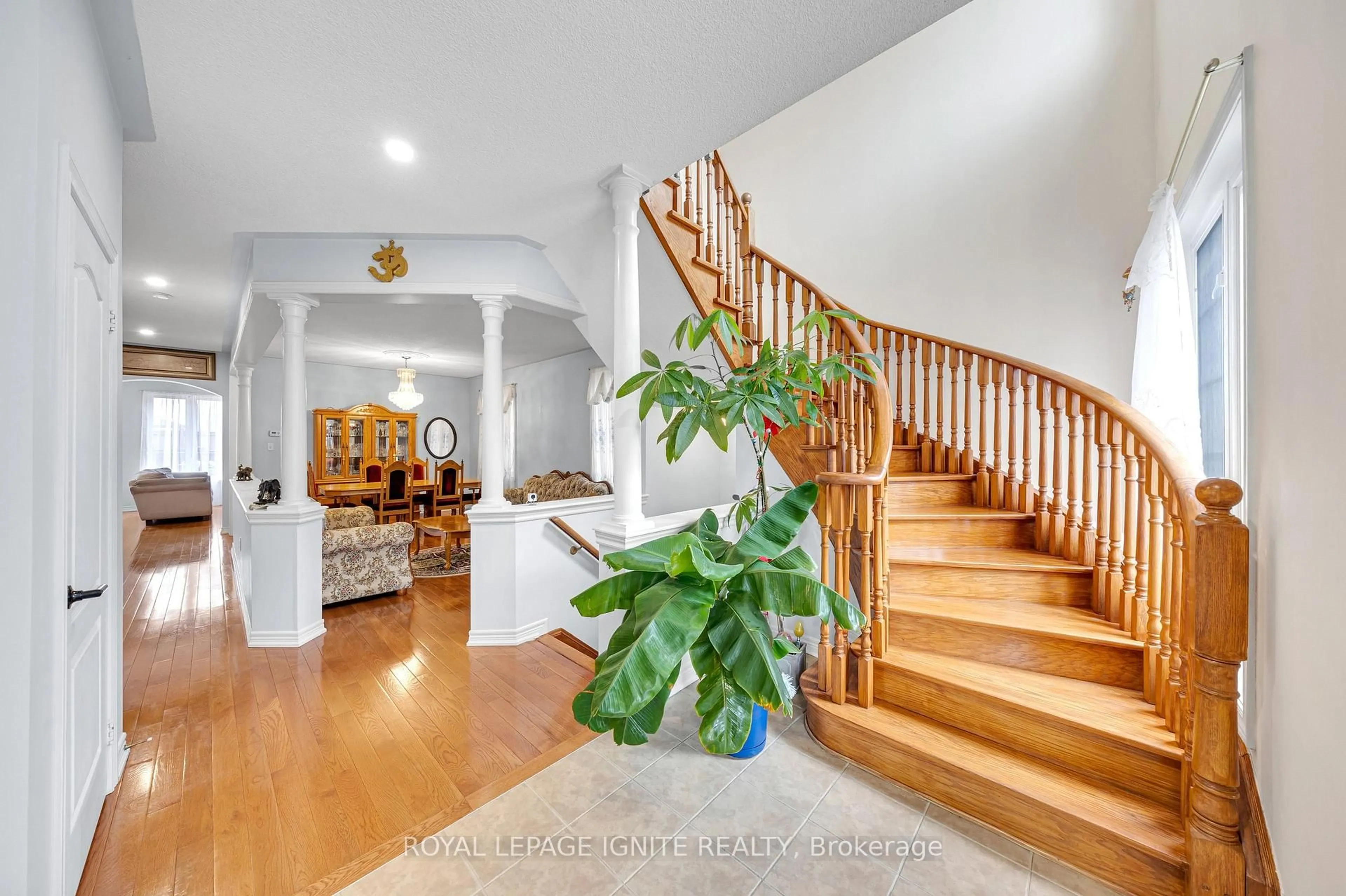 Indoor entryway for 59 Boswell Rd, Markham Ontario L6B 0G3
