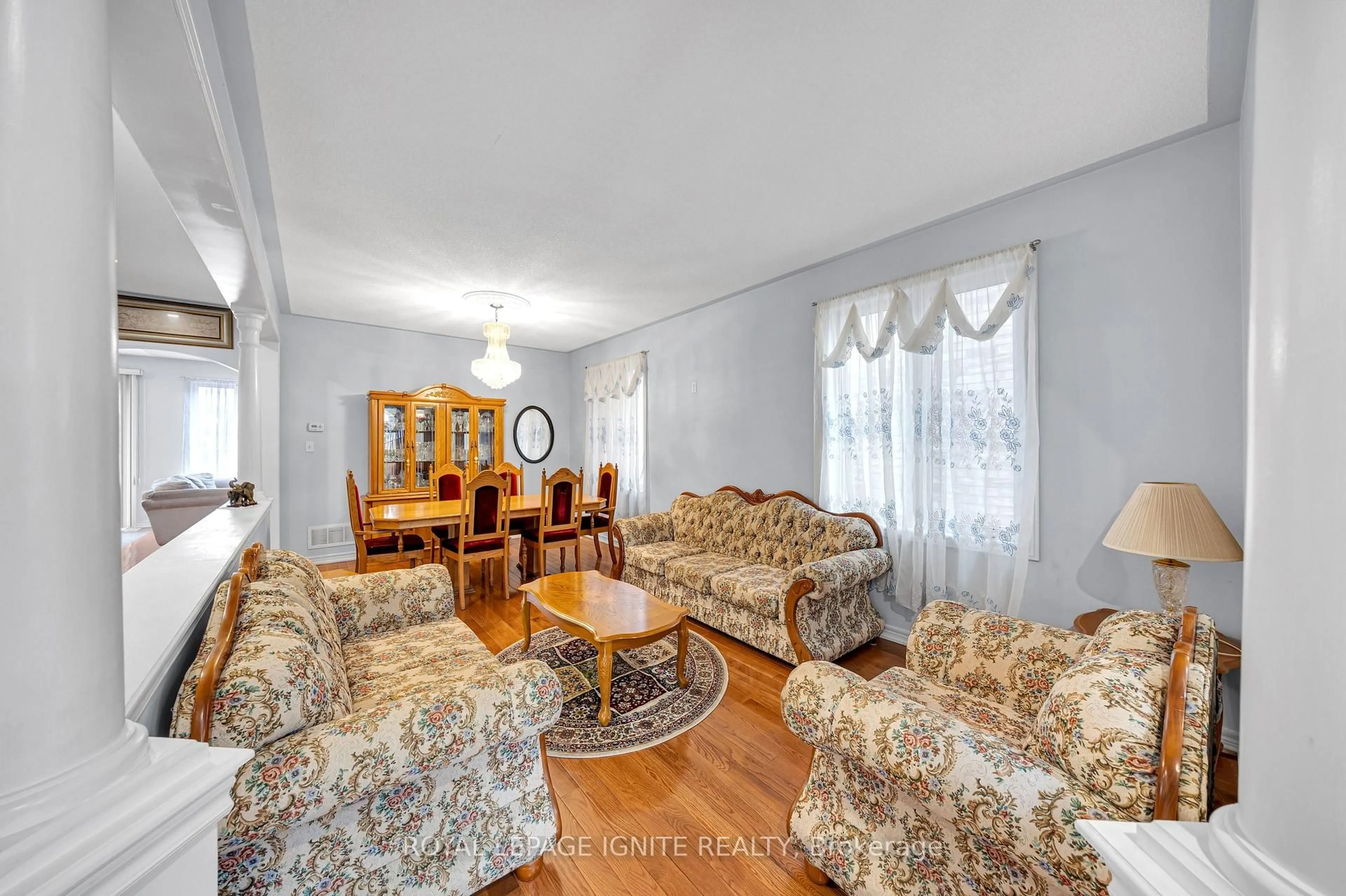 Living room with furniture, unknown for 59 Boswell Rd, Markham Ontario L6B 0G3