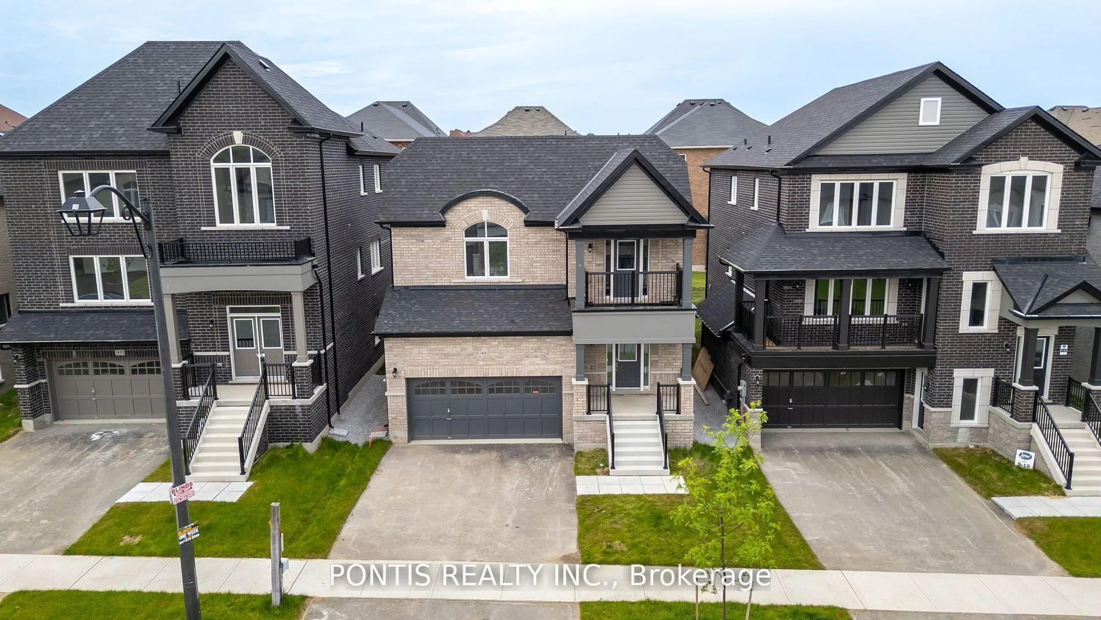 A pic from outside/outdoor area/front of a property/back of a property/a pic from drone, mountain view for 1406 Stovell Cres, Innisfil Ontario L0L 1W0